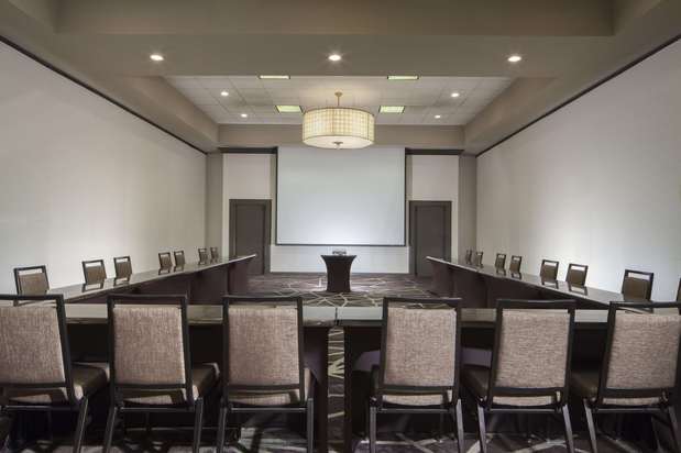 Images Embassy Suites by Hilton Philadelphia Airport