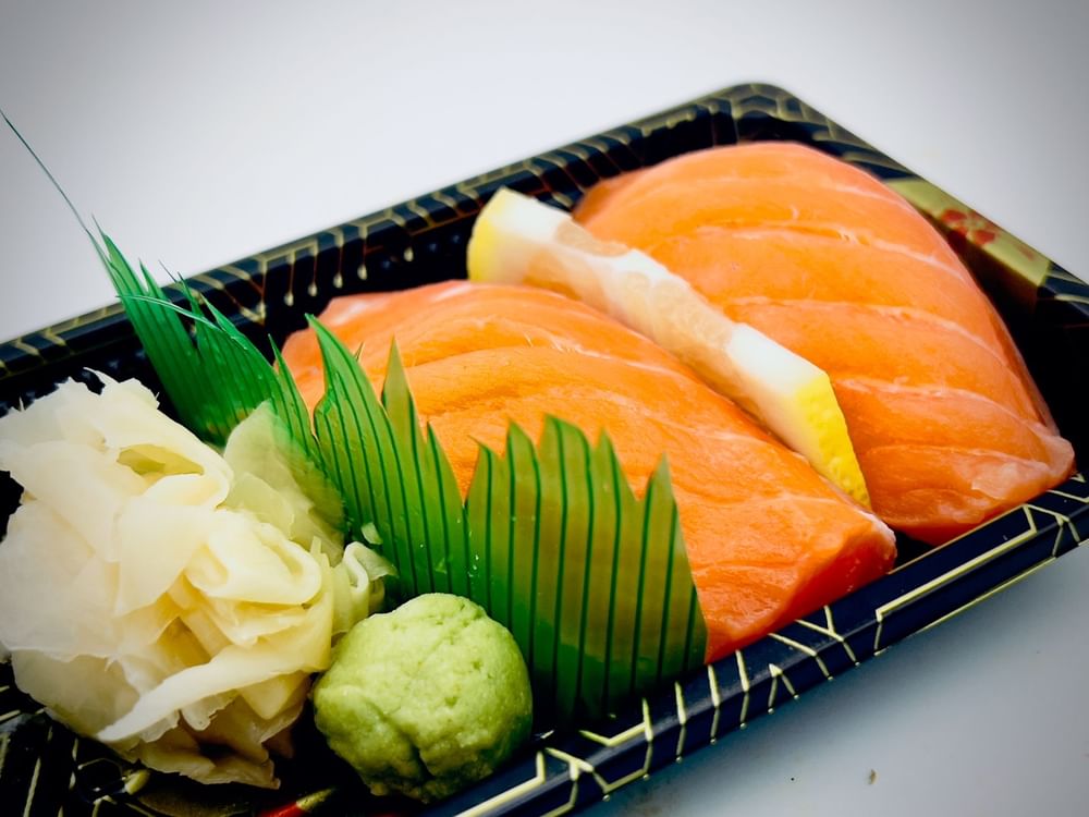 (Off) Salmon sushi 2 pcs