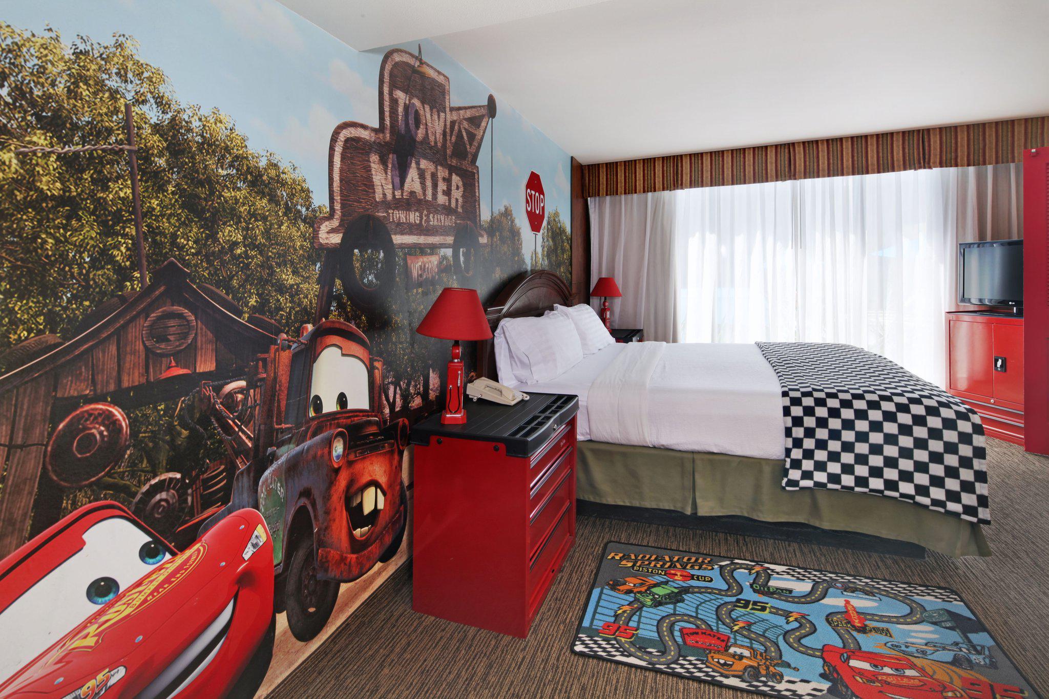 Holiday Inn & Suites Anaheim (1 Blk/Disneyland®) Photo