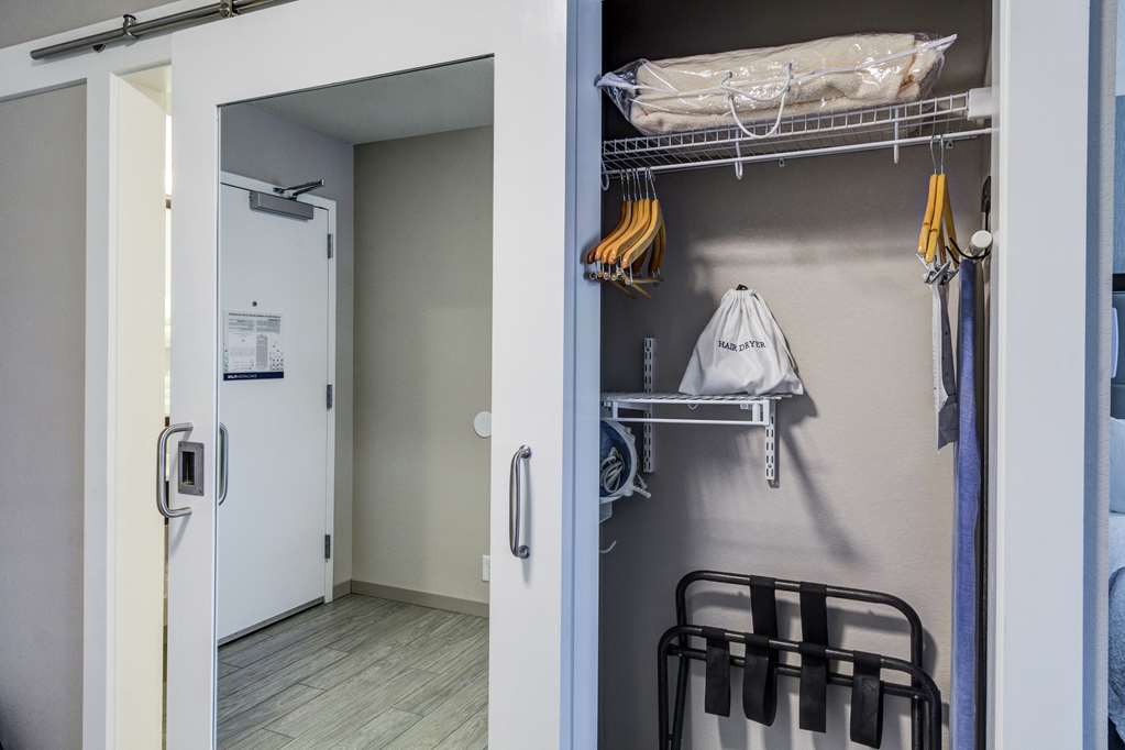 Hampton Inn Salina Image