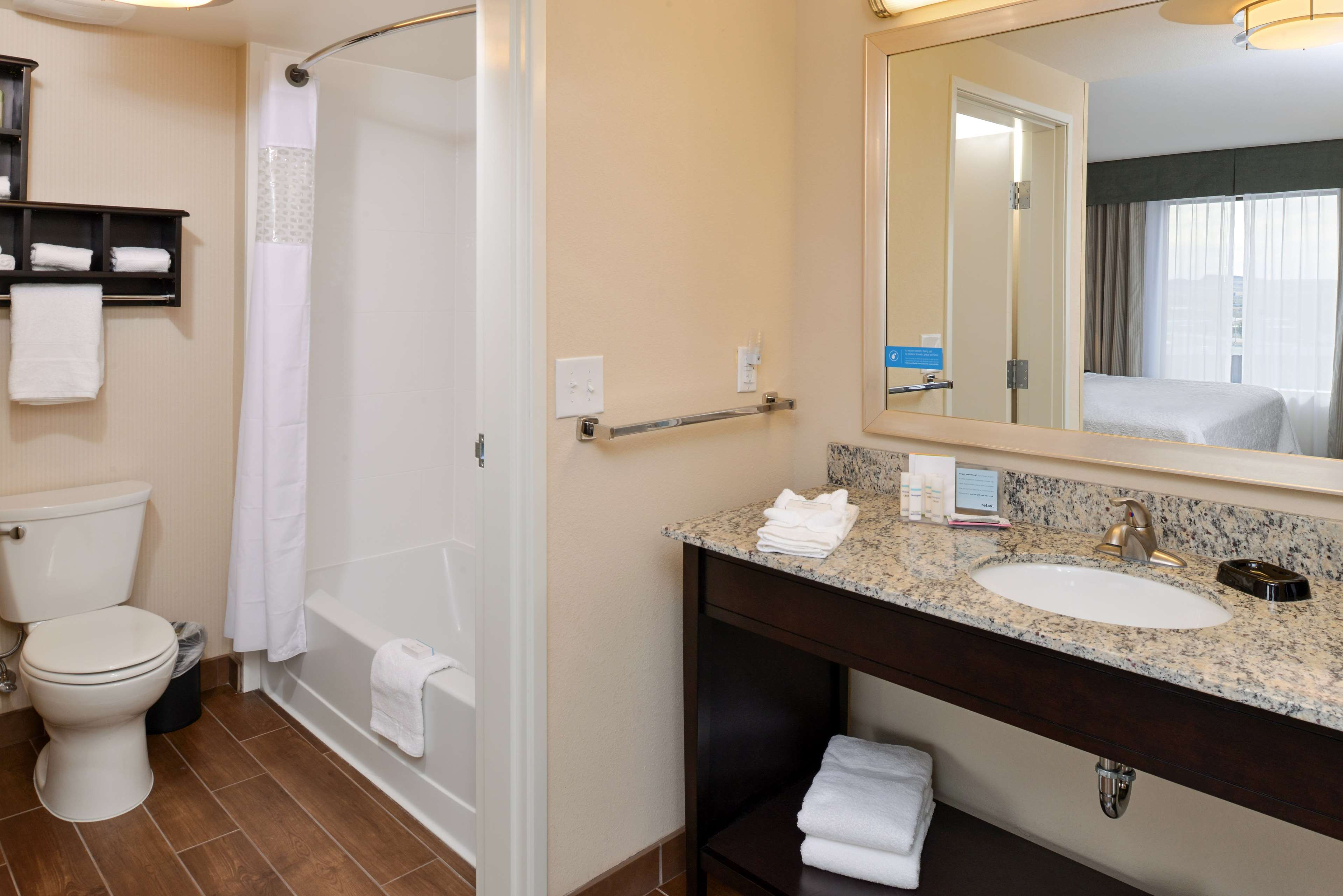 Guest room bath