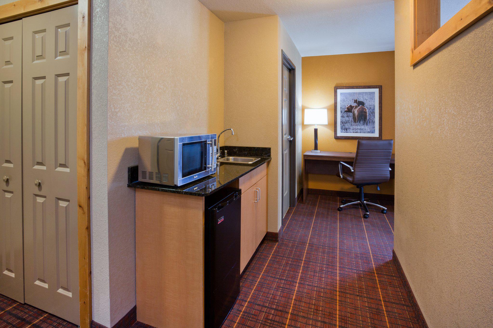 Holiday Inn Express & Suites Brainerd-Baxter Photo