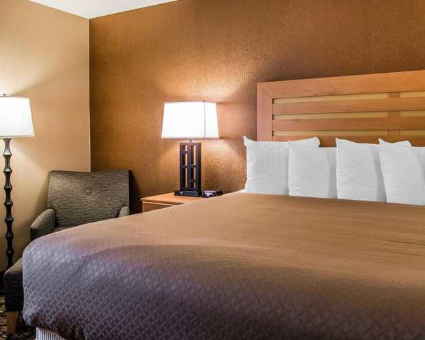 Images Quality Inn & Suites Warren - Detroit