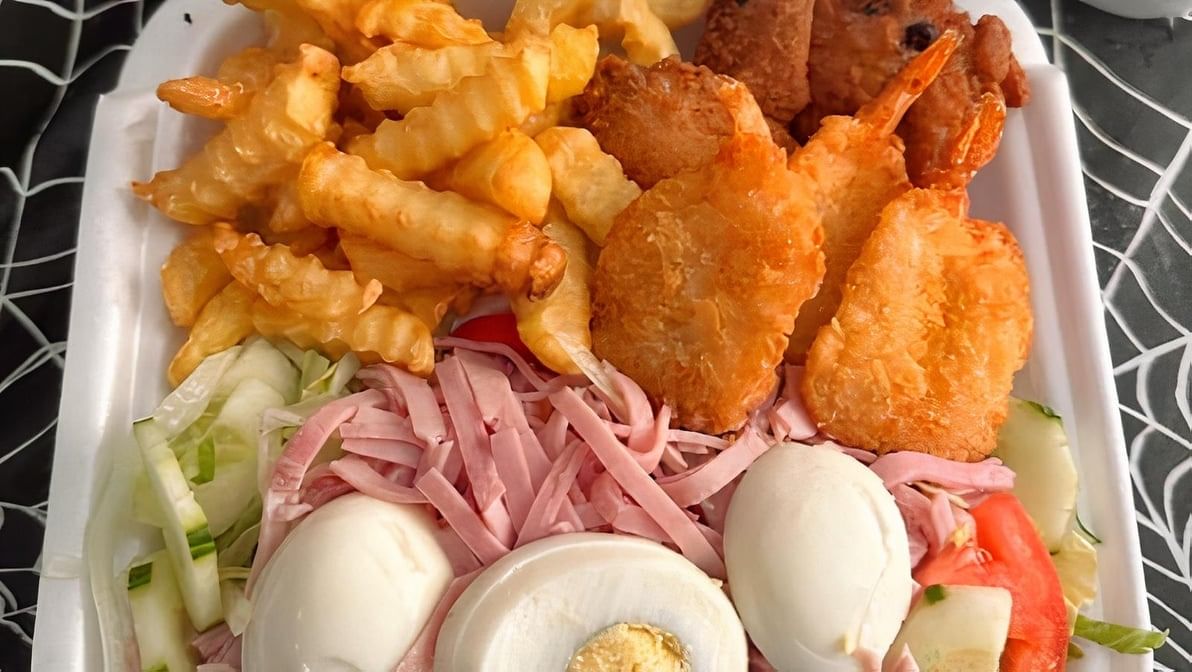 Combination (3 Shrimp & 3 Chicken Wings) with Fries & Salad