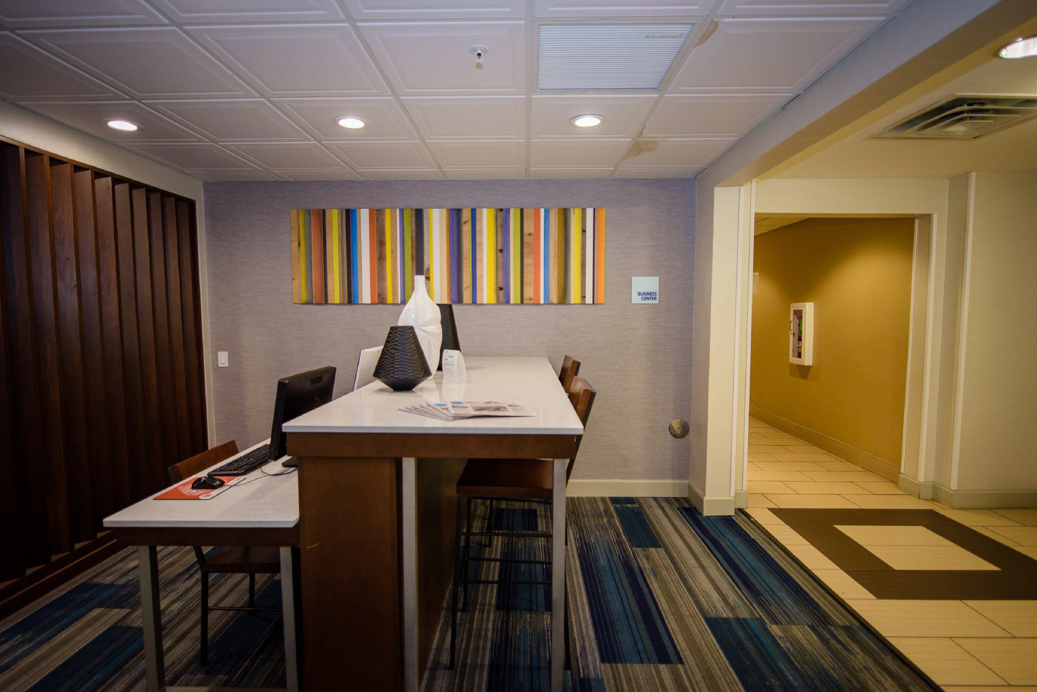 Holiday Inn Express & Suites Tulsa South Bixby Photo