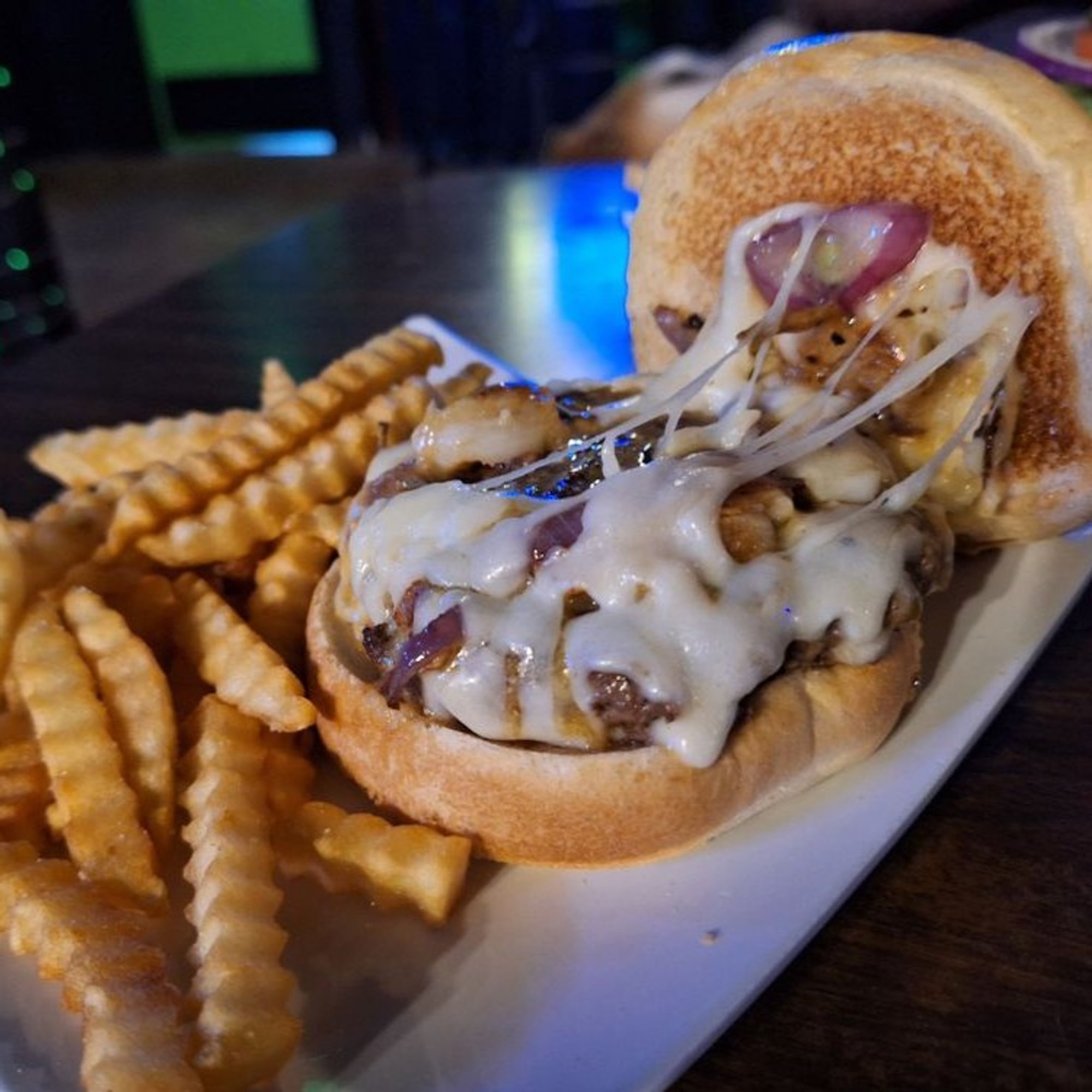 GARLIC-LICKEN' BURGER