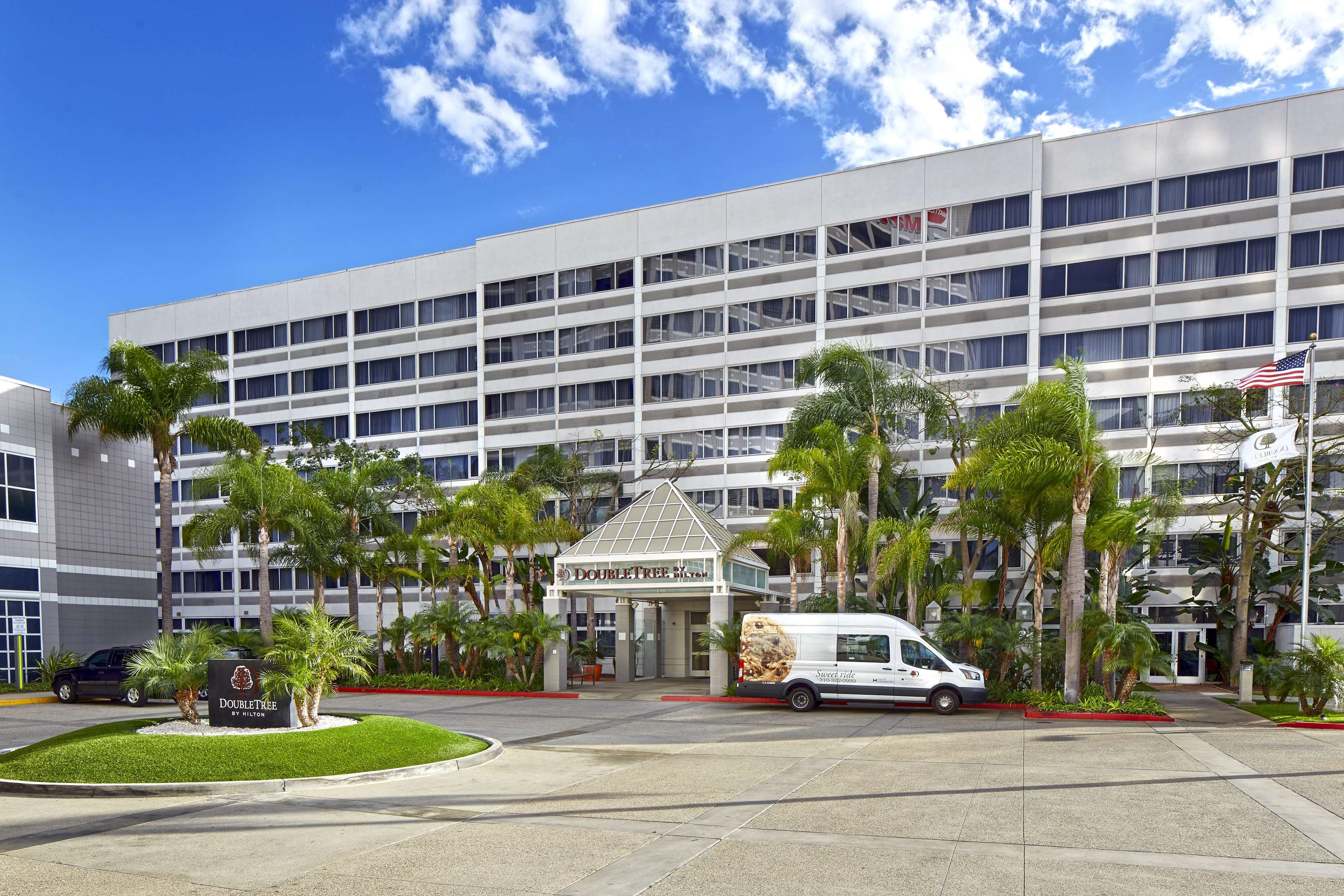 DoubleTree by Hilton Hotel LAX - El Segundo Photo