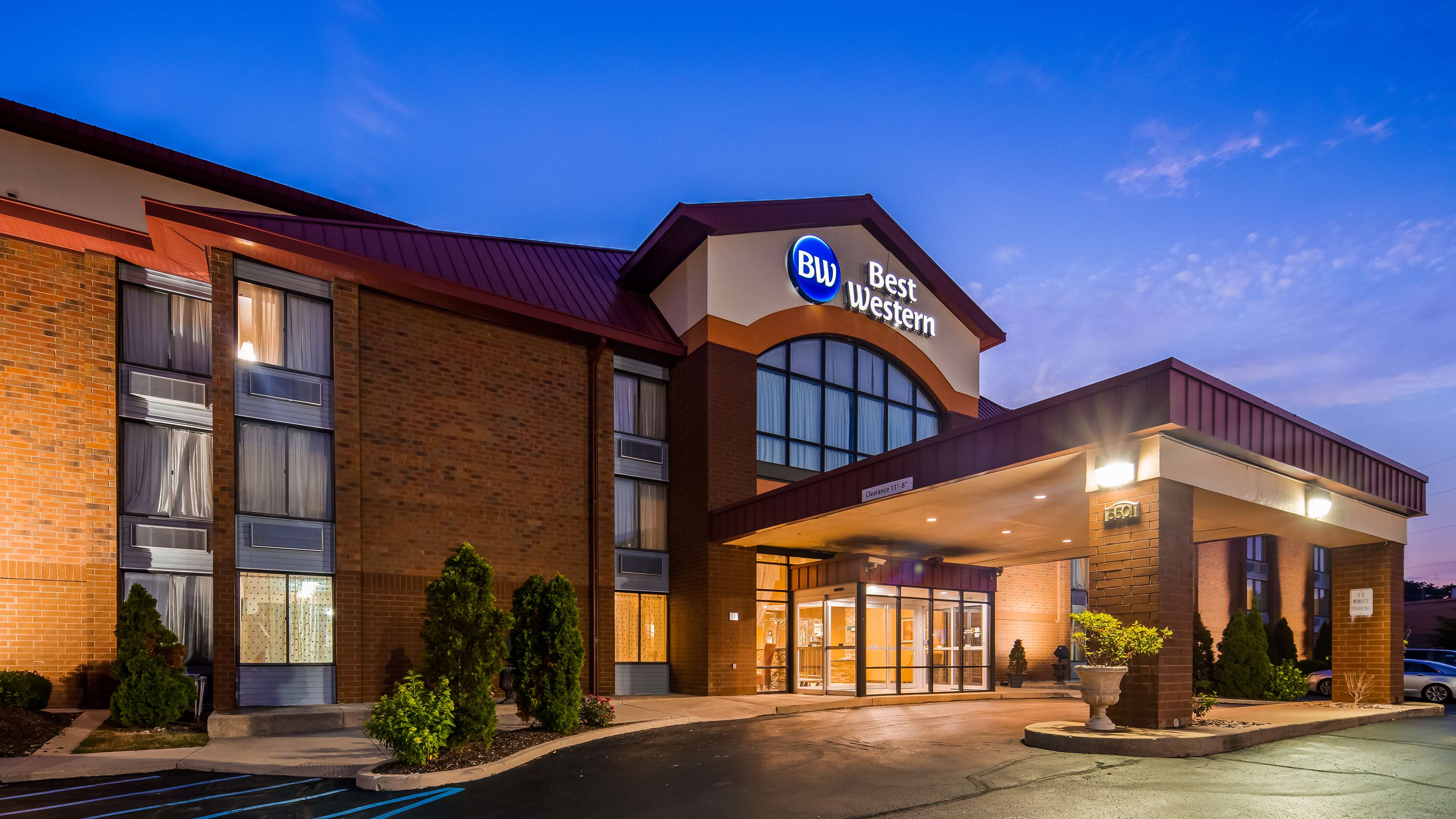 Best Western Luxbury Inn Fort Wayne Photo