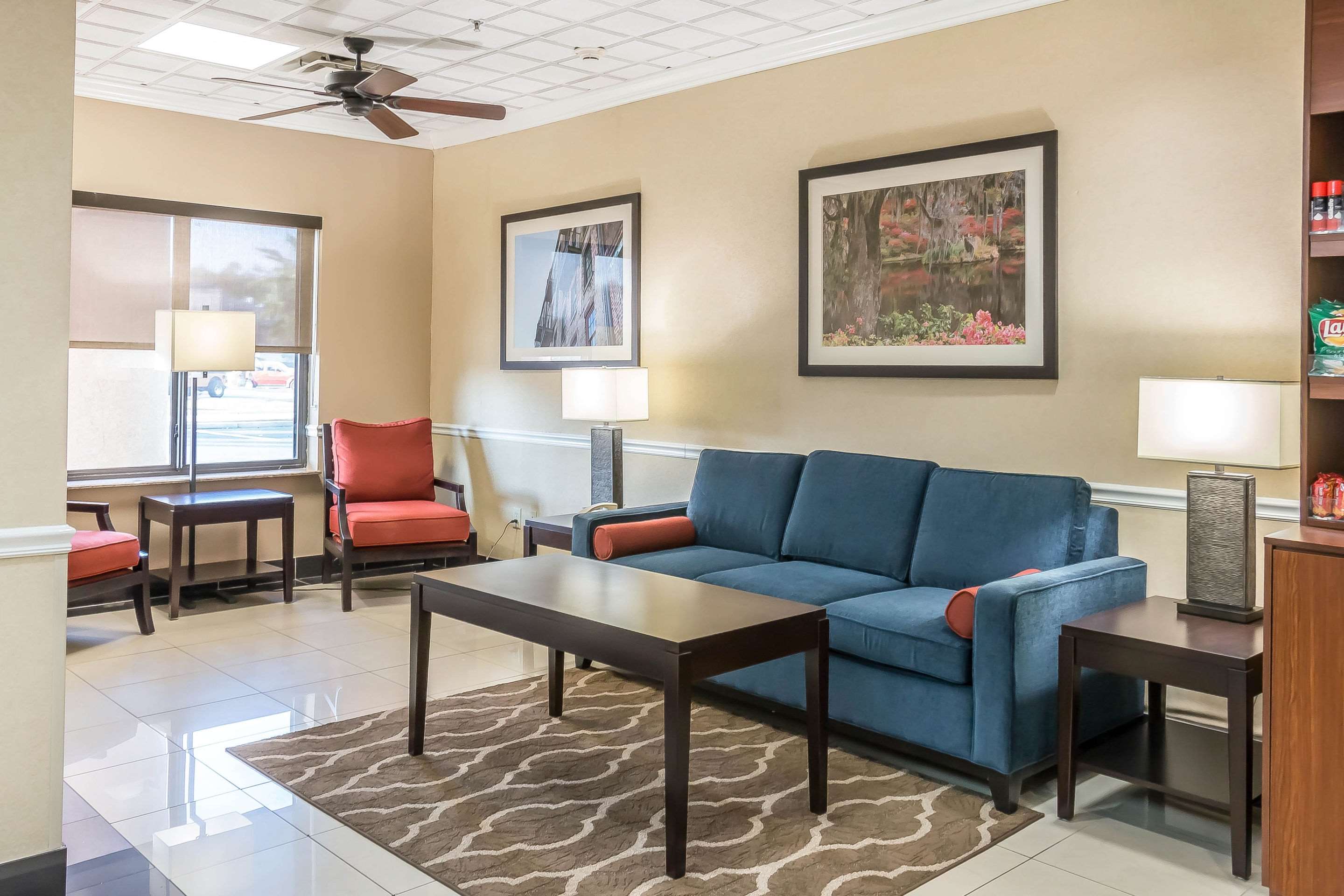 Comfort Suites Savannah North Photo