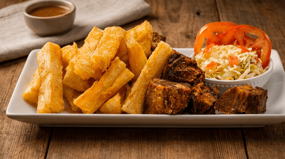 Yuca con Chicharron Frita