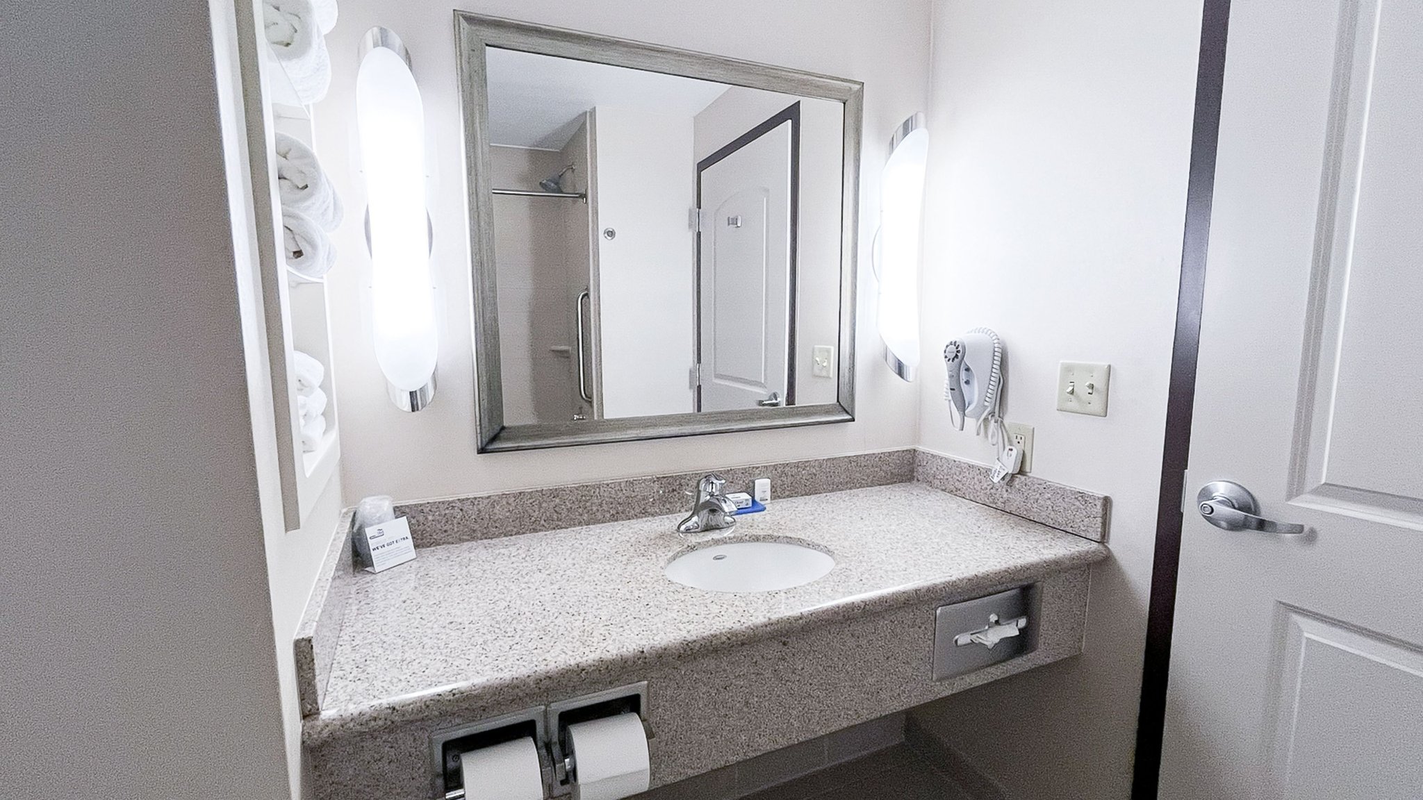Holiday Inn Express & Suites Morton Peoria Area by IHG Image