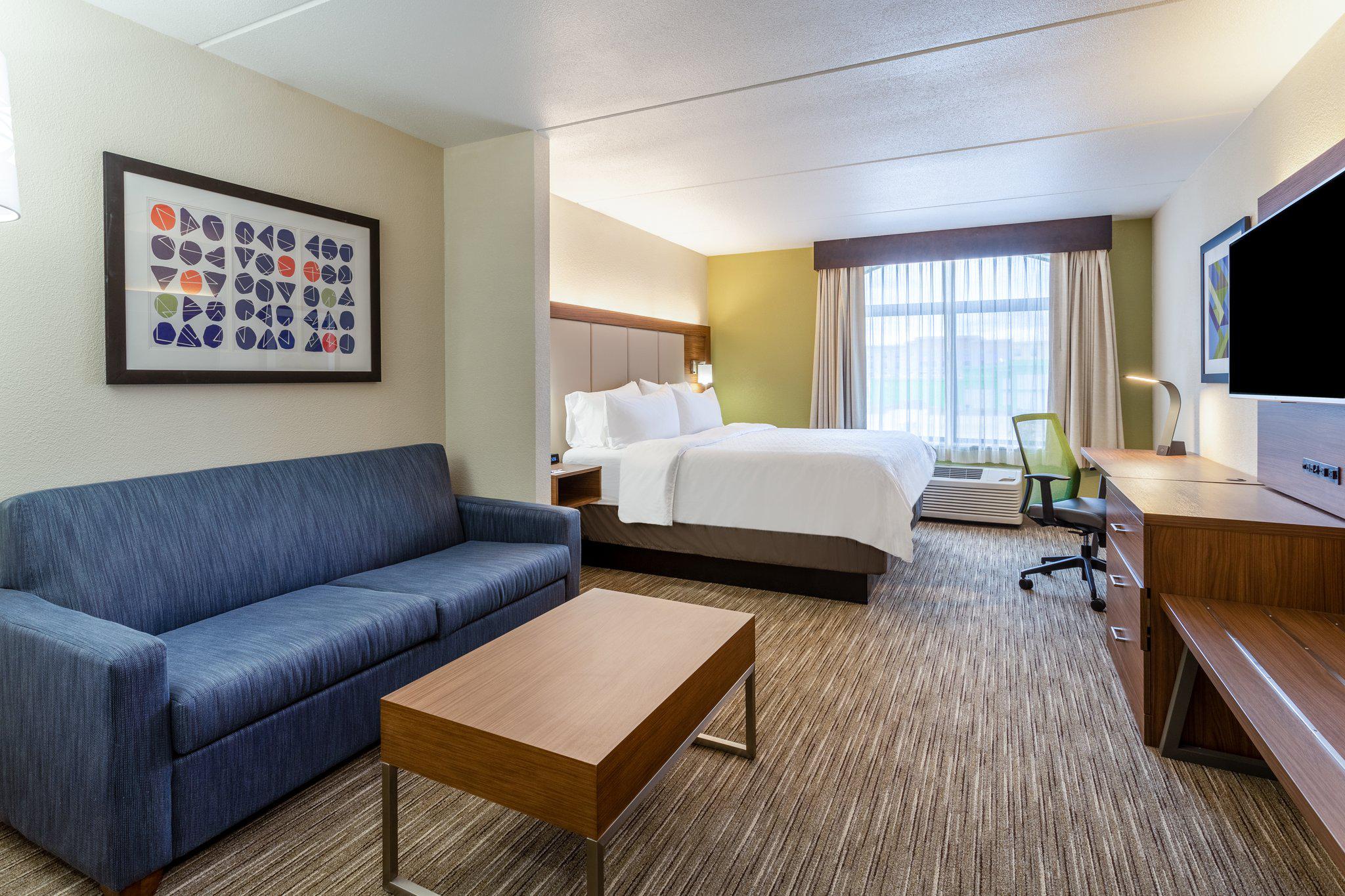 Holiday Inn Express & Suites Cedar Falls - Waterloo Photo