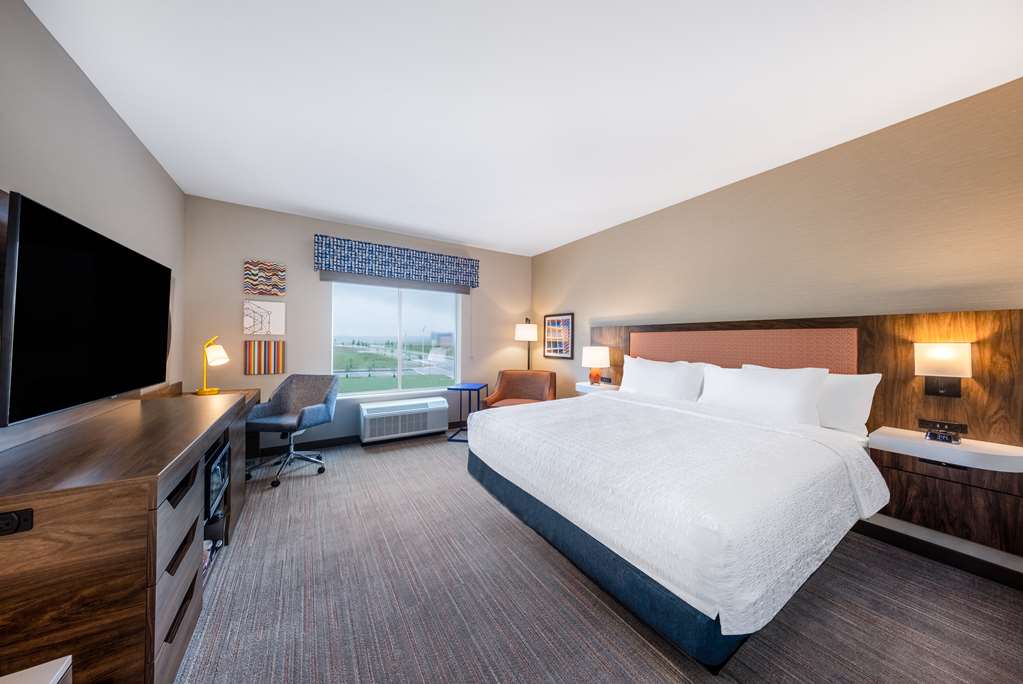 Hampton Inn Kansas City Southeast Image