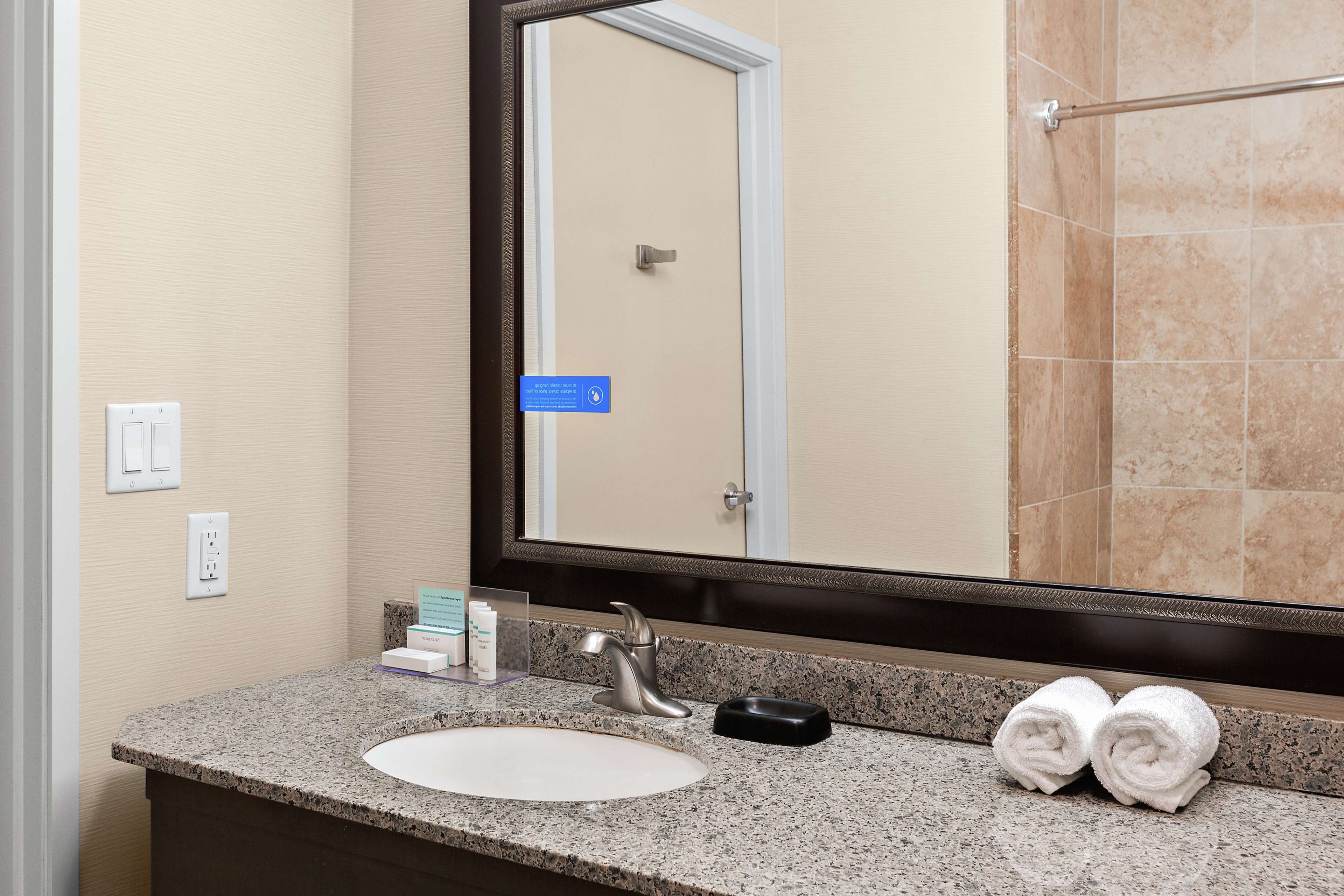 Guest room bath