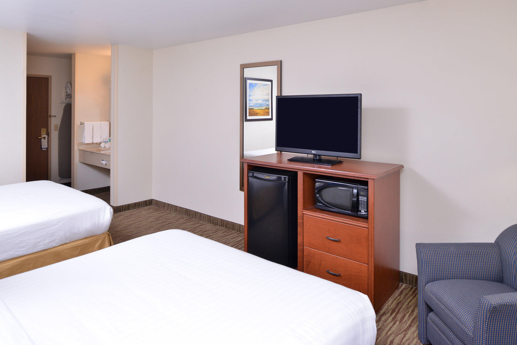 Holiday Inn Express & Suites Sioux Falls at Empire Mall Photo