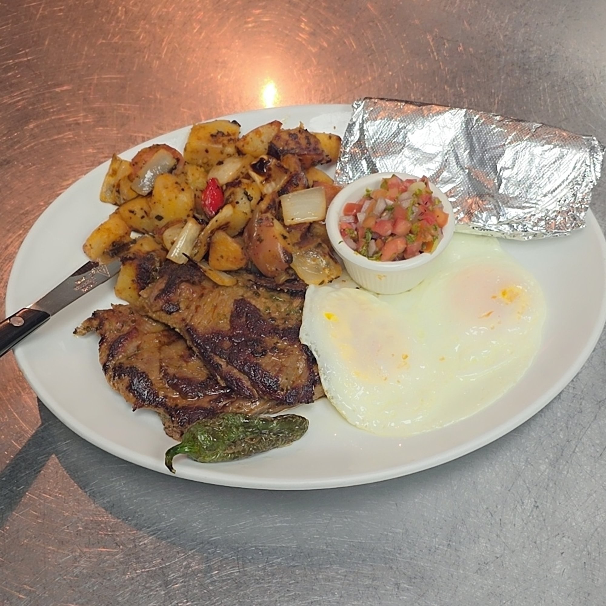Carne Asado Con Huevos