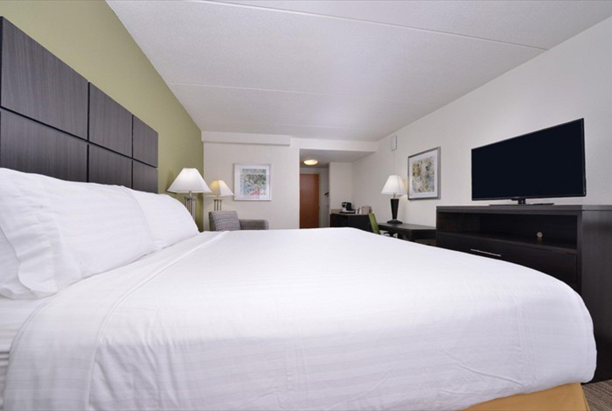 Holiday Inn Express & Suites Mooresville - Lake Norman Photo