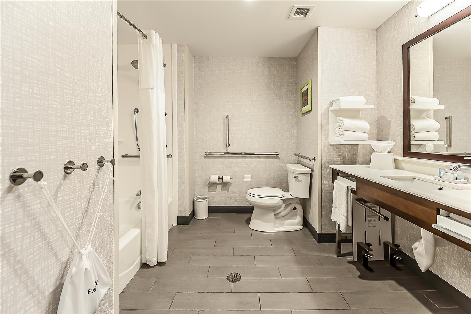 Hampton Inn & Suites Howell Image