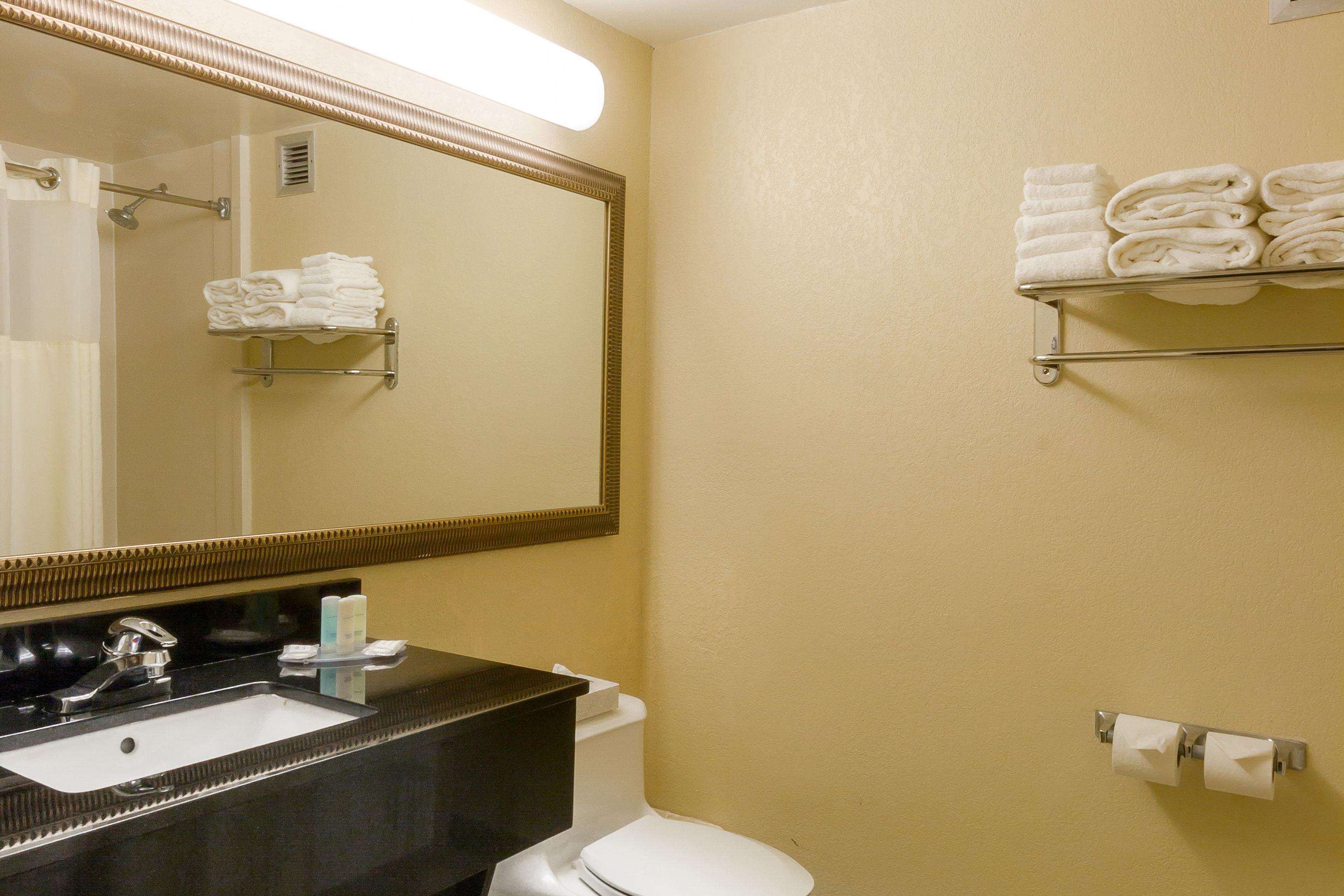 Clarion Inn & Suites Miami International Airport Photo