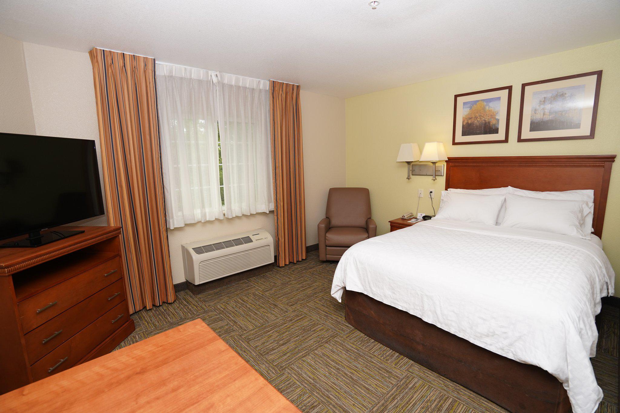 Candlewood Suites Boise - Towne Square Photo