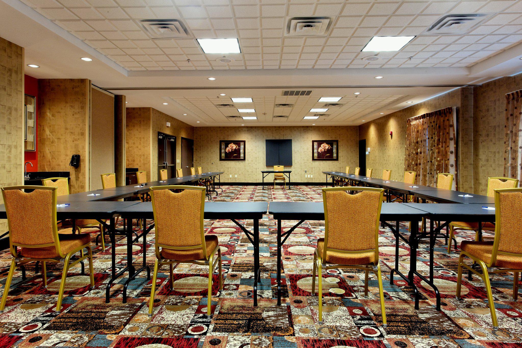 Holiday Inn Express & Suites Odessa Photo