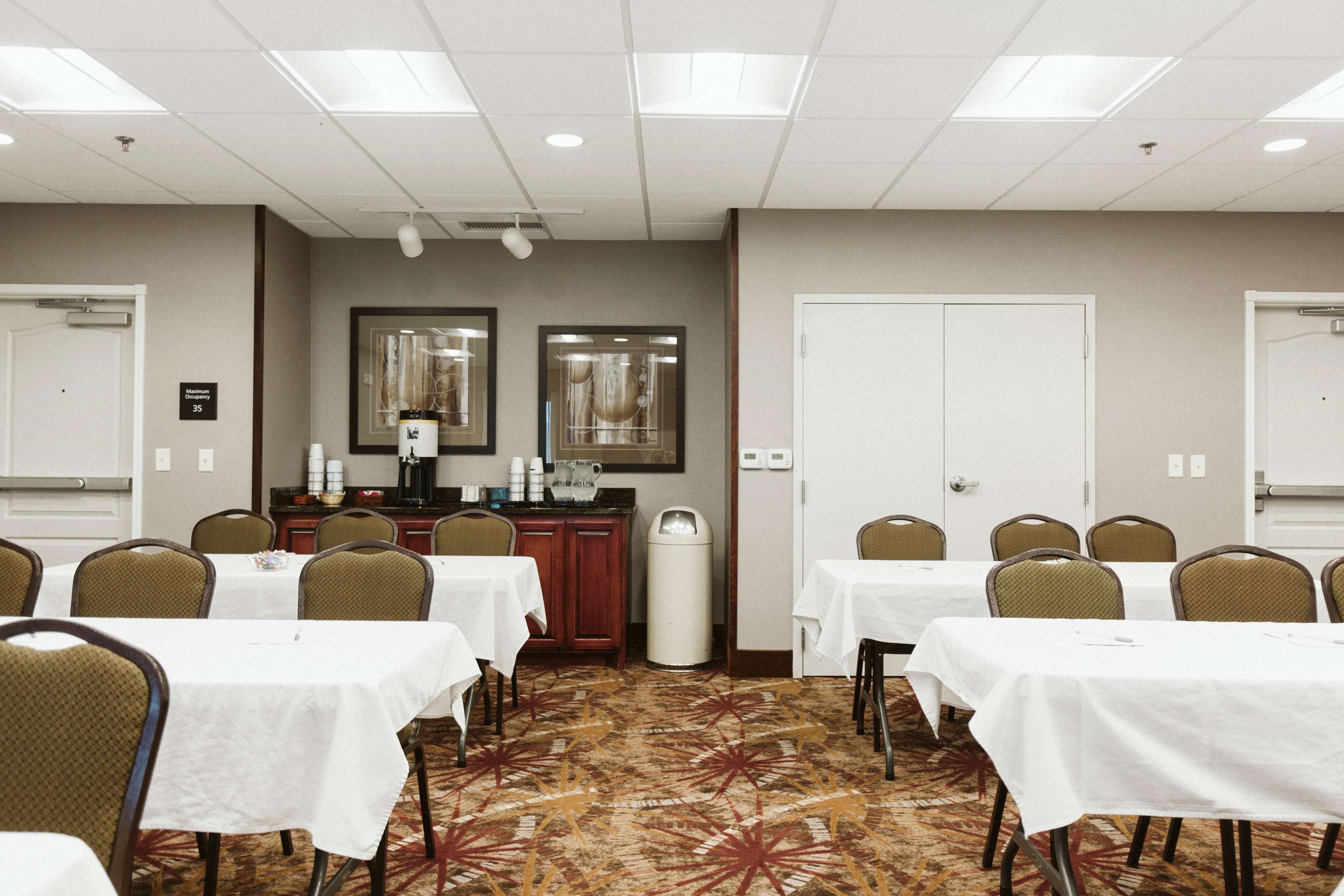 Hampton Inn Bismarck Photo