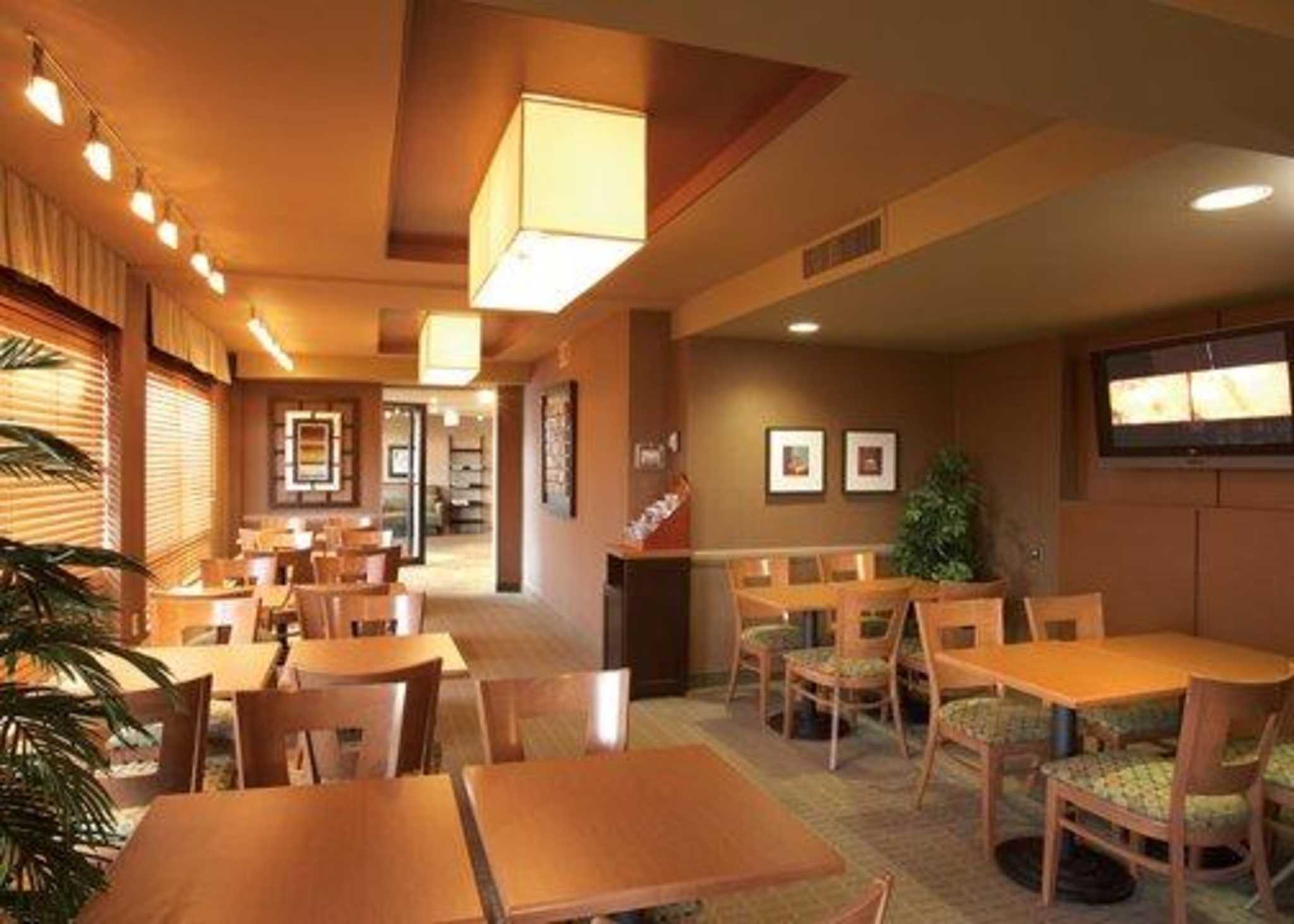 Images Quality Inn & Suites P.E. Trudeau Airport