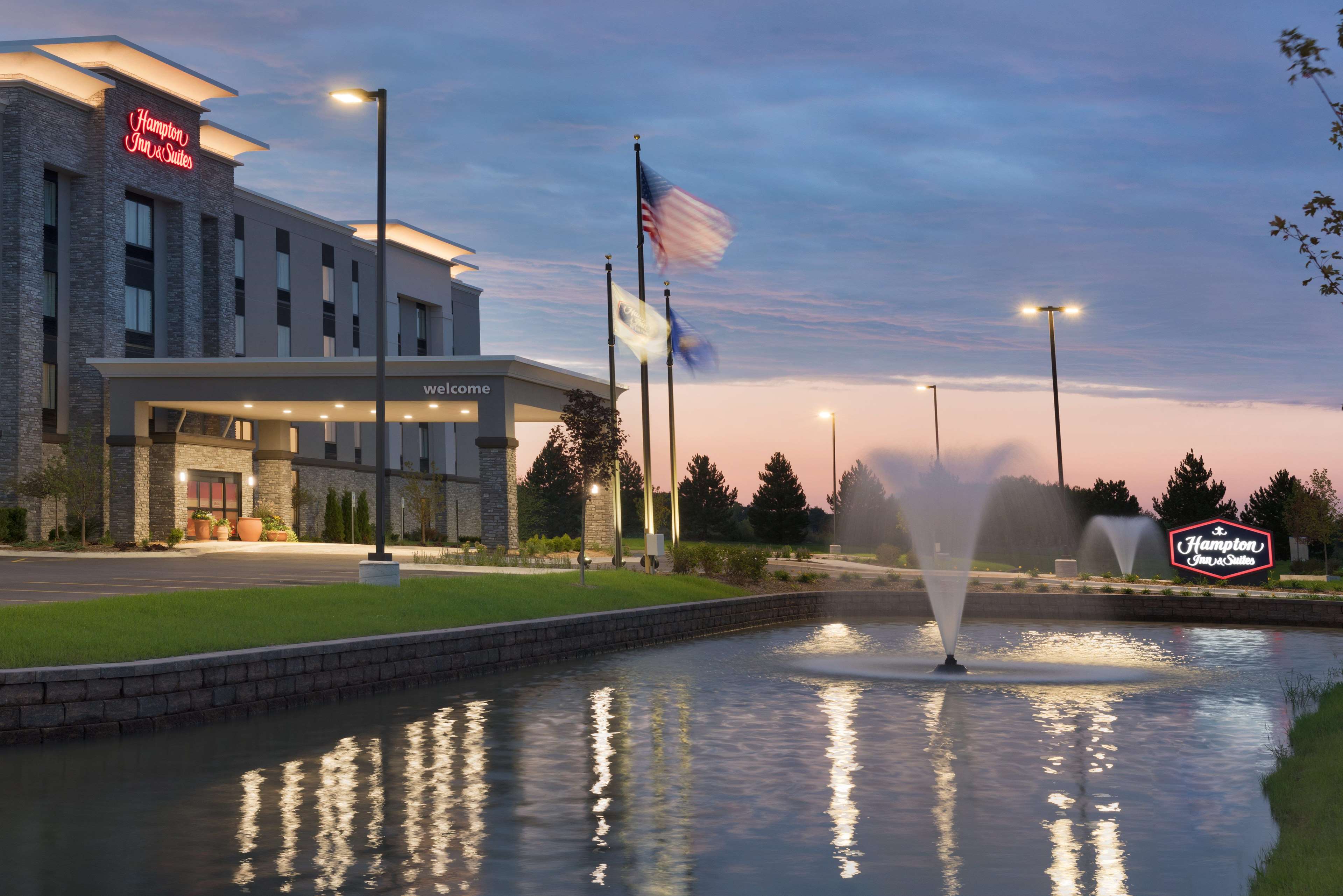 Hampton Inn & Suites Kenosha Photo