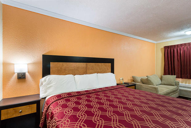 Images Rodeway Inn West Dodge