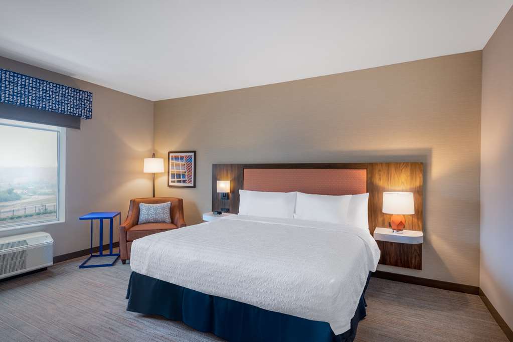 Hampton Inn Kansas City Southeast Image