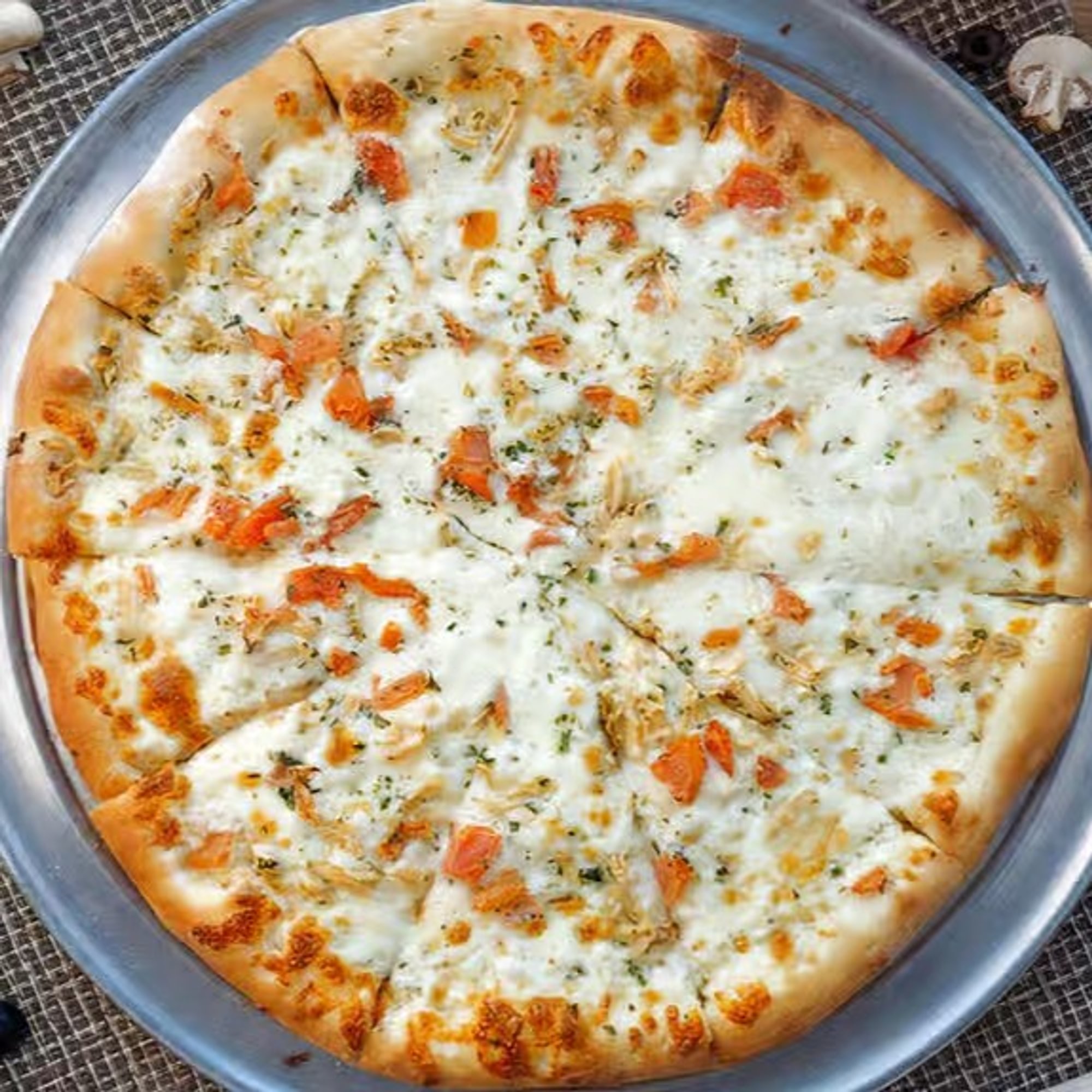 Garlic lover's pizza