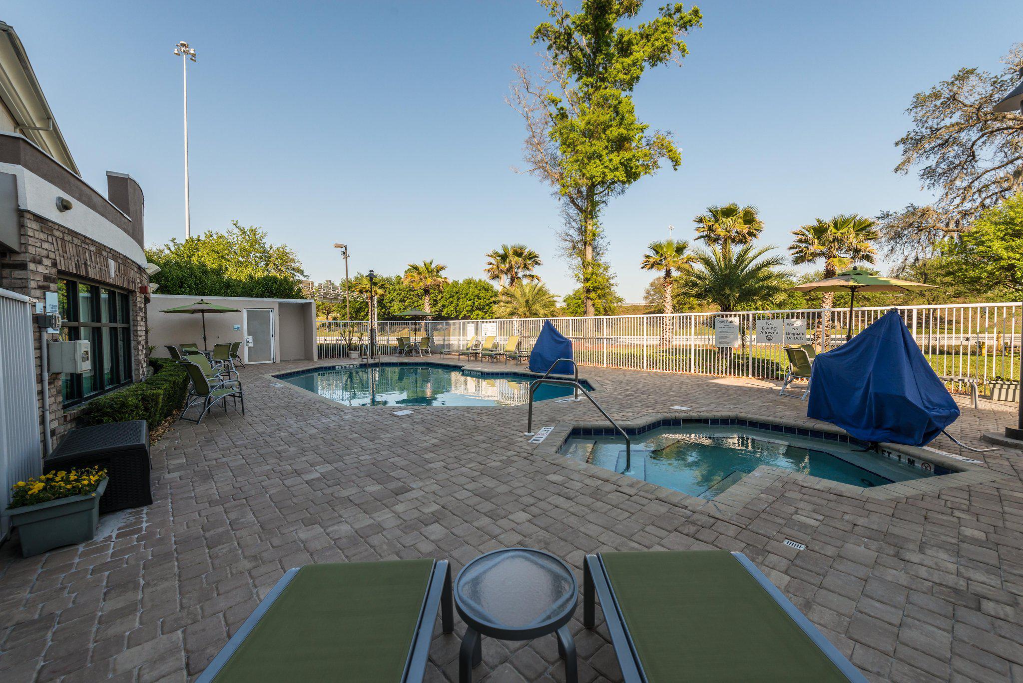 Holiday Inn Express & Suites Jacksonville - Blount Island Photo