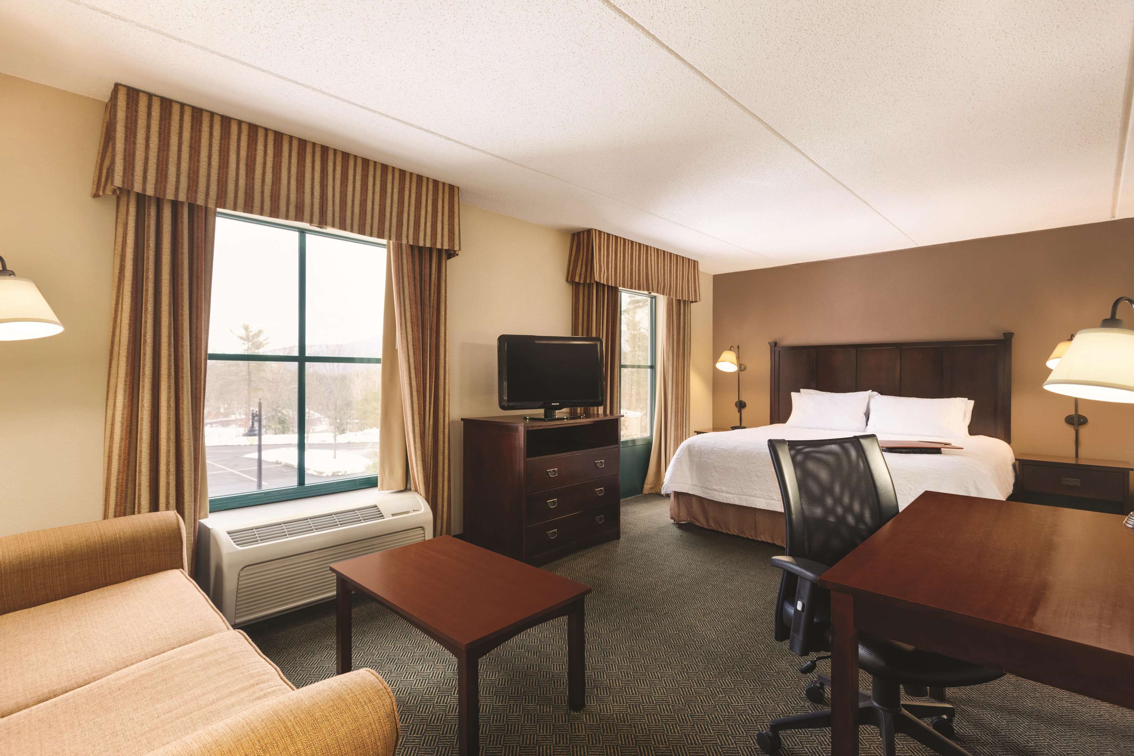 Hampton Inn & Suites Lake George Photo