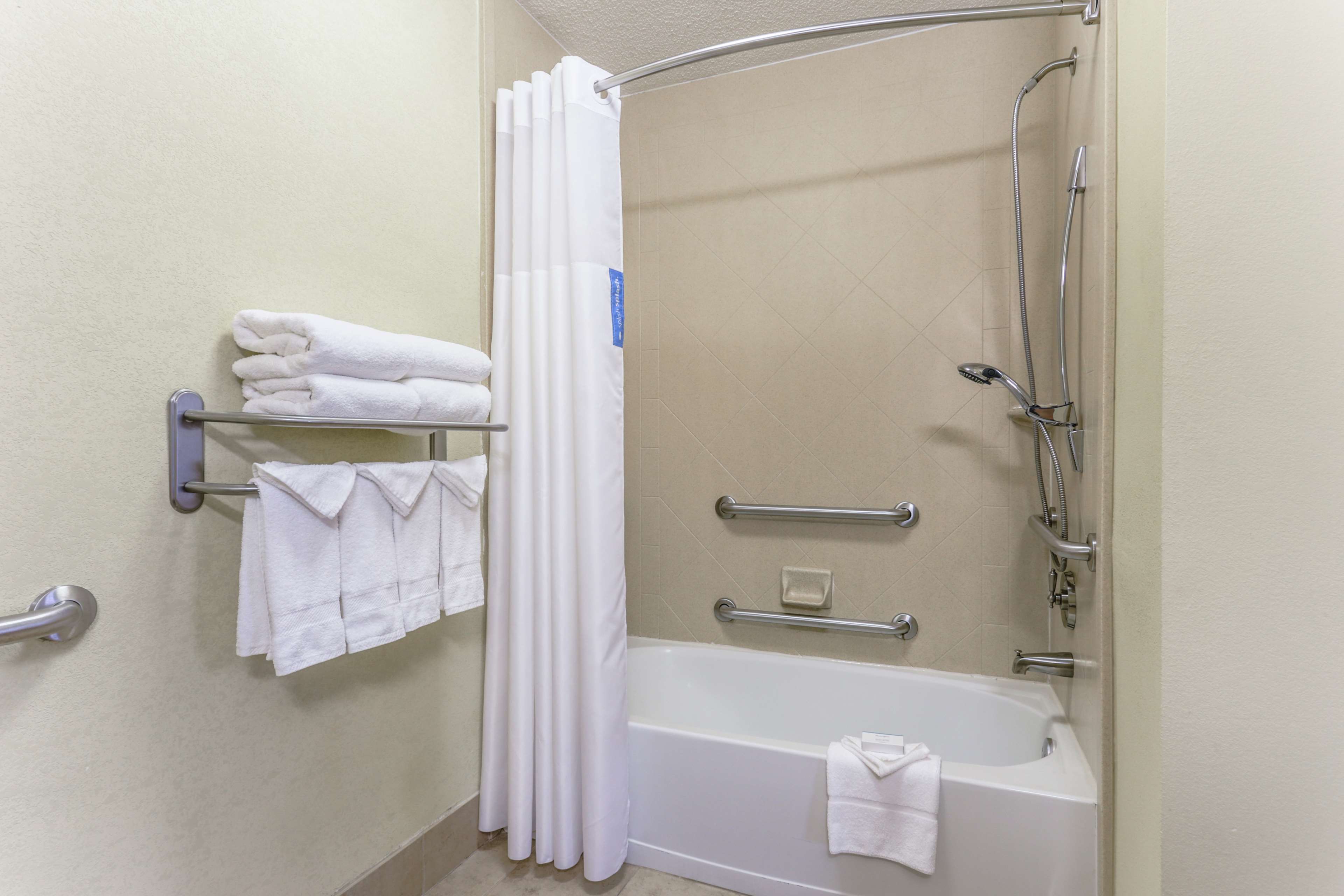 Guest room bath