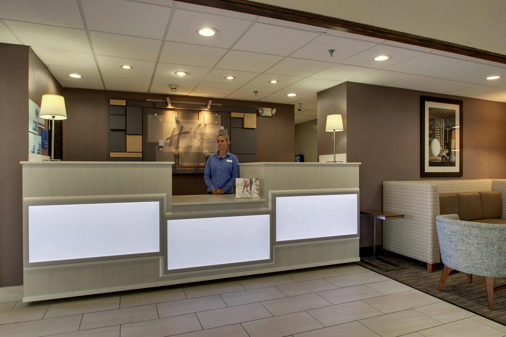 Holiday Inn Express & Suites Lebanon Photo