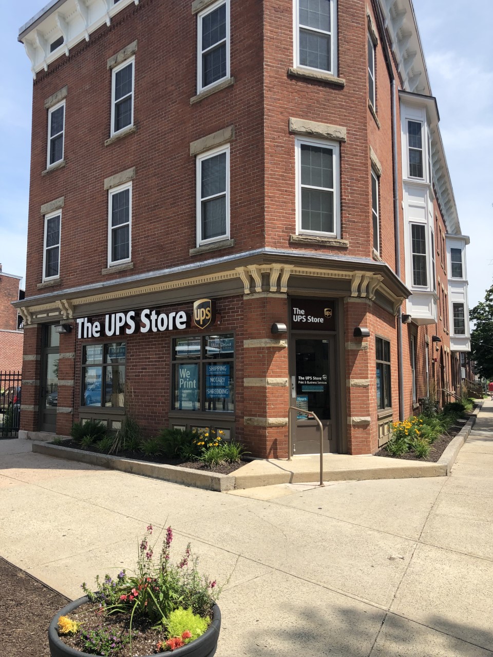 The UPS Store at Yale, located on Dixwell Avenue, adjcent to Payne Whitney Gym and Apple Store, offers Shipping, Packing, Local Pick-up, Mailbox Service, Printing, Shredding, Passport Photos, Freight Shipping