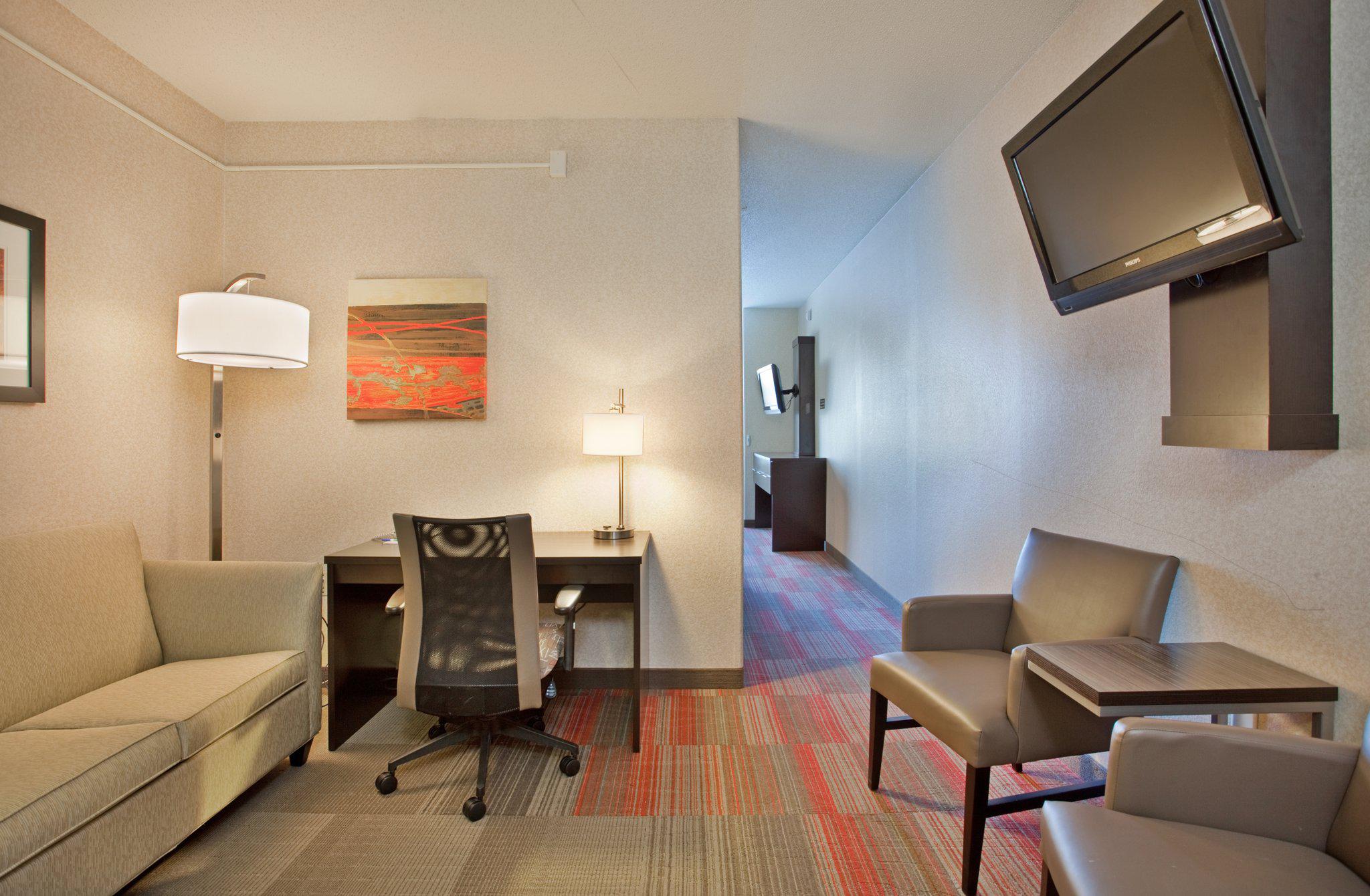 Holiday Inn Express & Suites Beatrice Photo