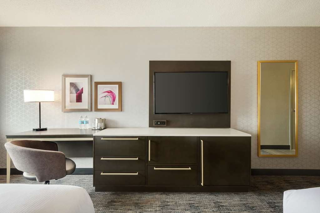 DoubleTree by Hilton St. Paul East Image