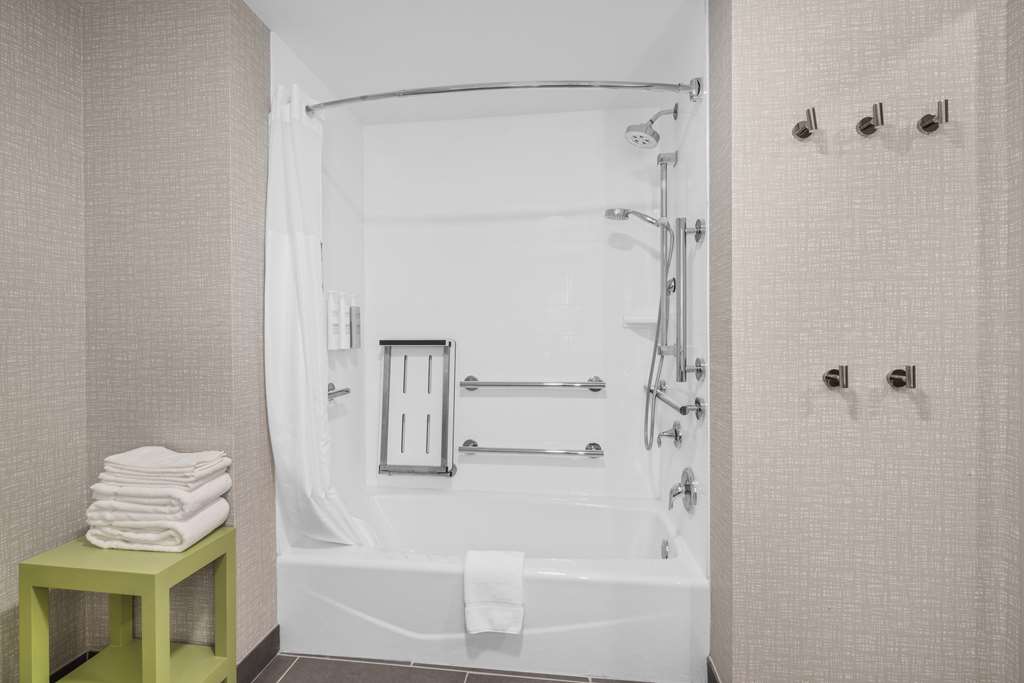 Hampton Inn & Suites Bakersfield Central Image