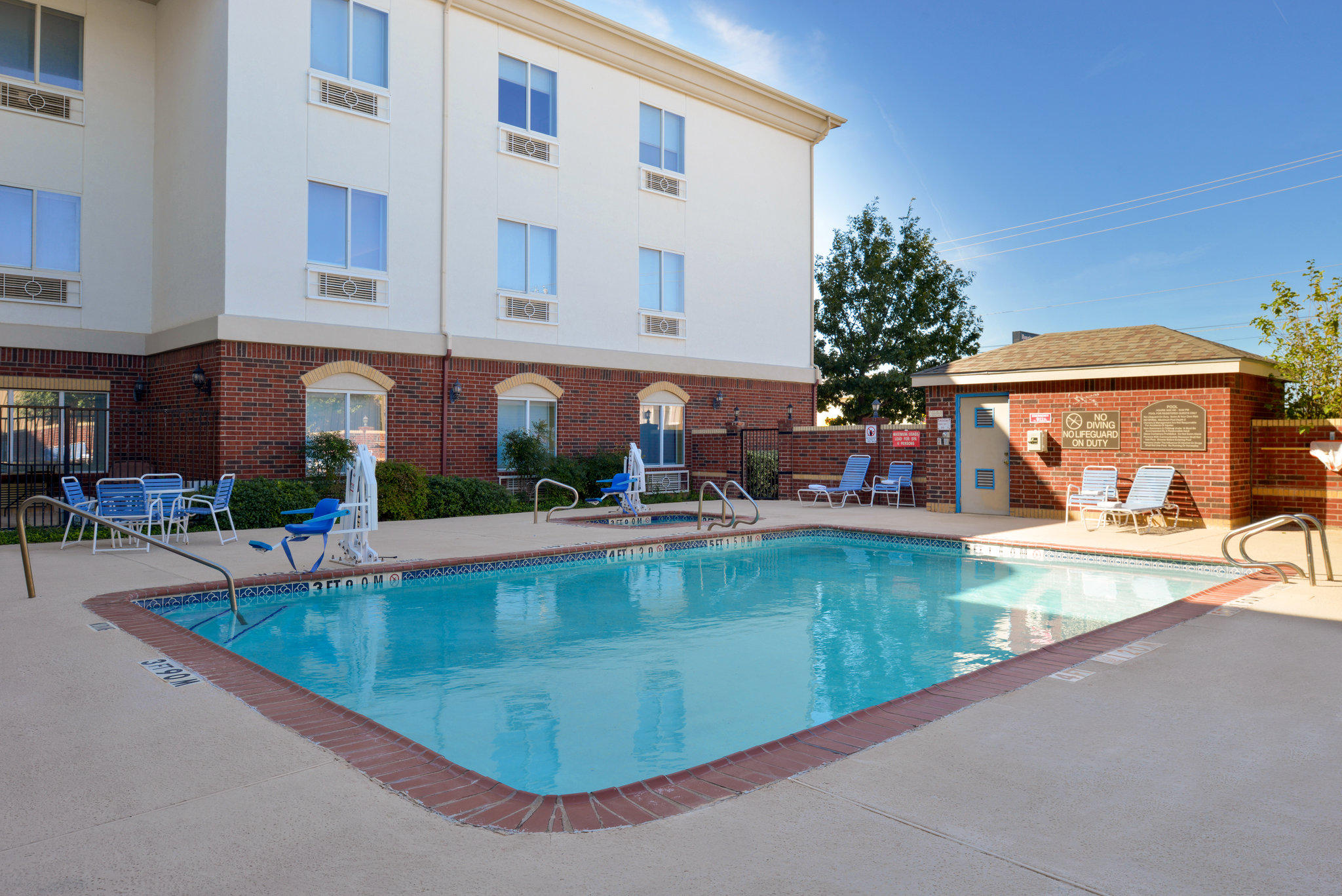 Holiday Inn Express & Suites Abilene Mall South Photo