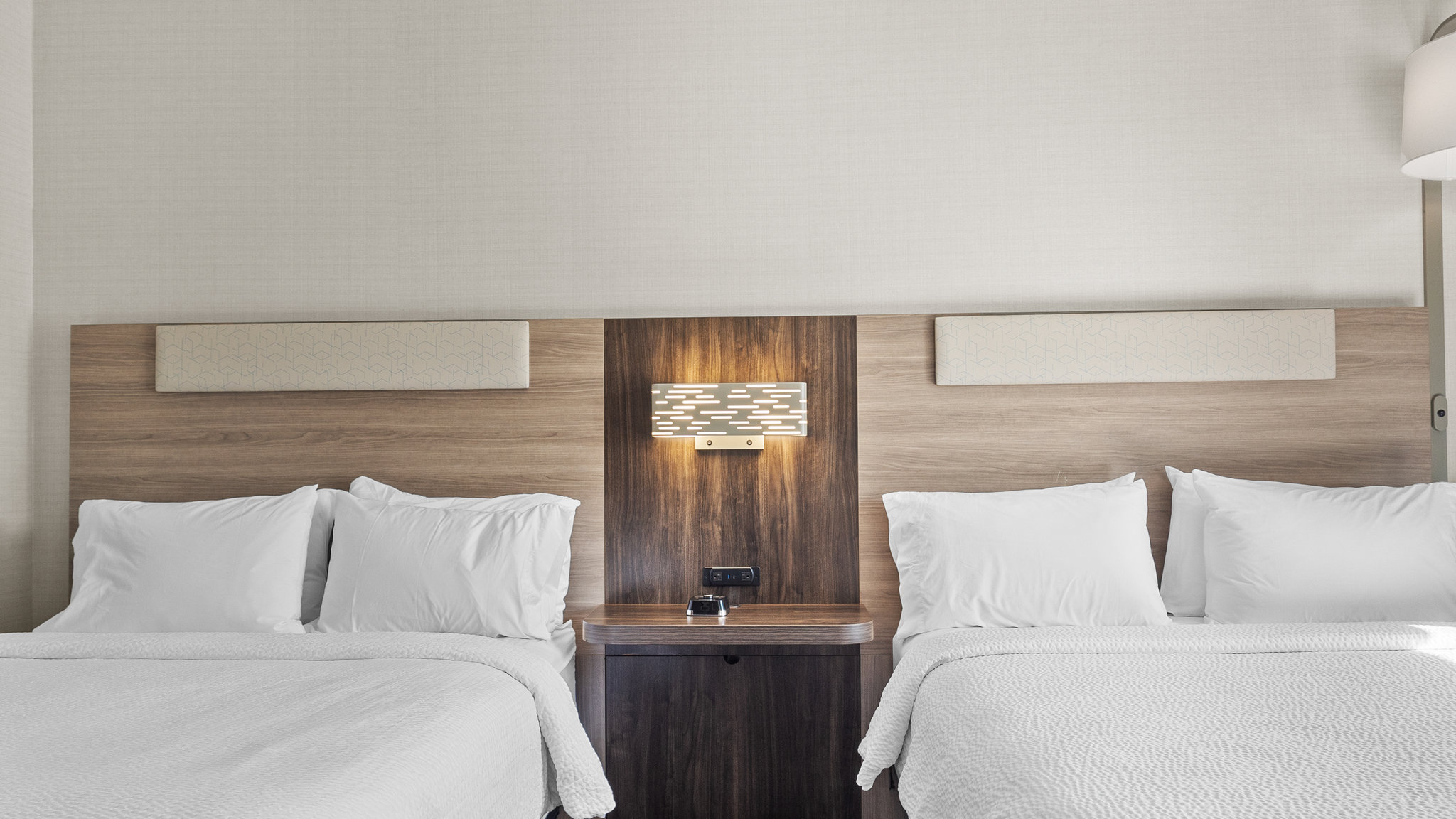 Holiday Inn Express & Suites Manchester-Airport by IHG Image