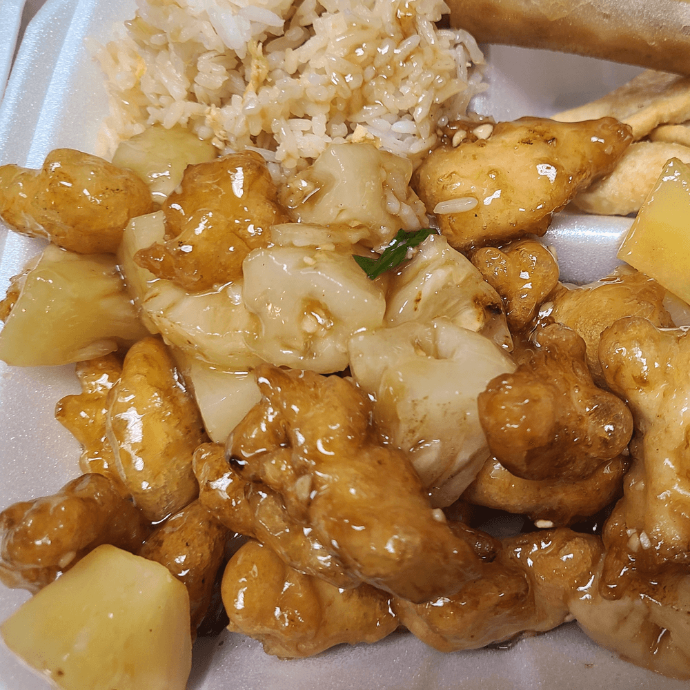Pineapple Chicken special (includes eggroll,crab rangoon and rice)