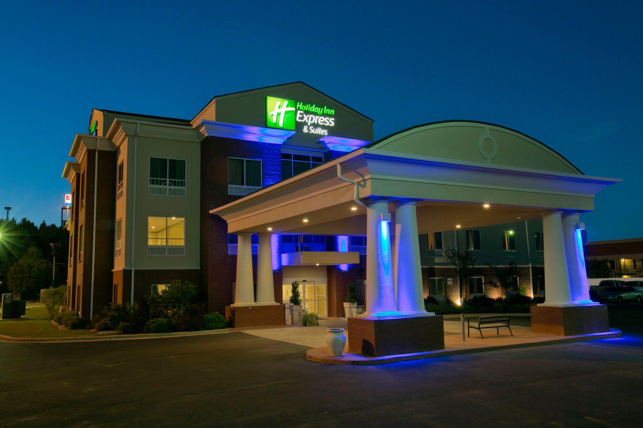 Holiday Inn Express & Suites Brookhaven Photo