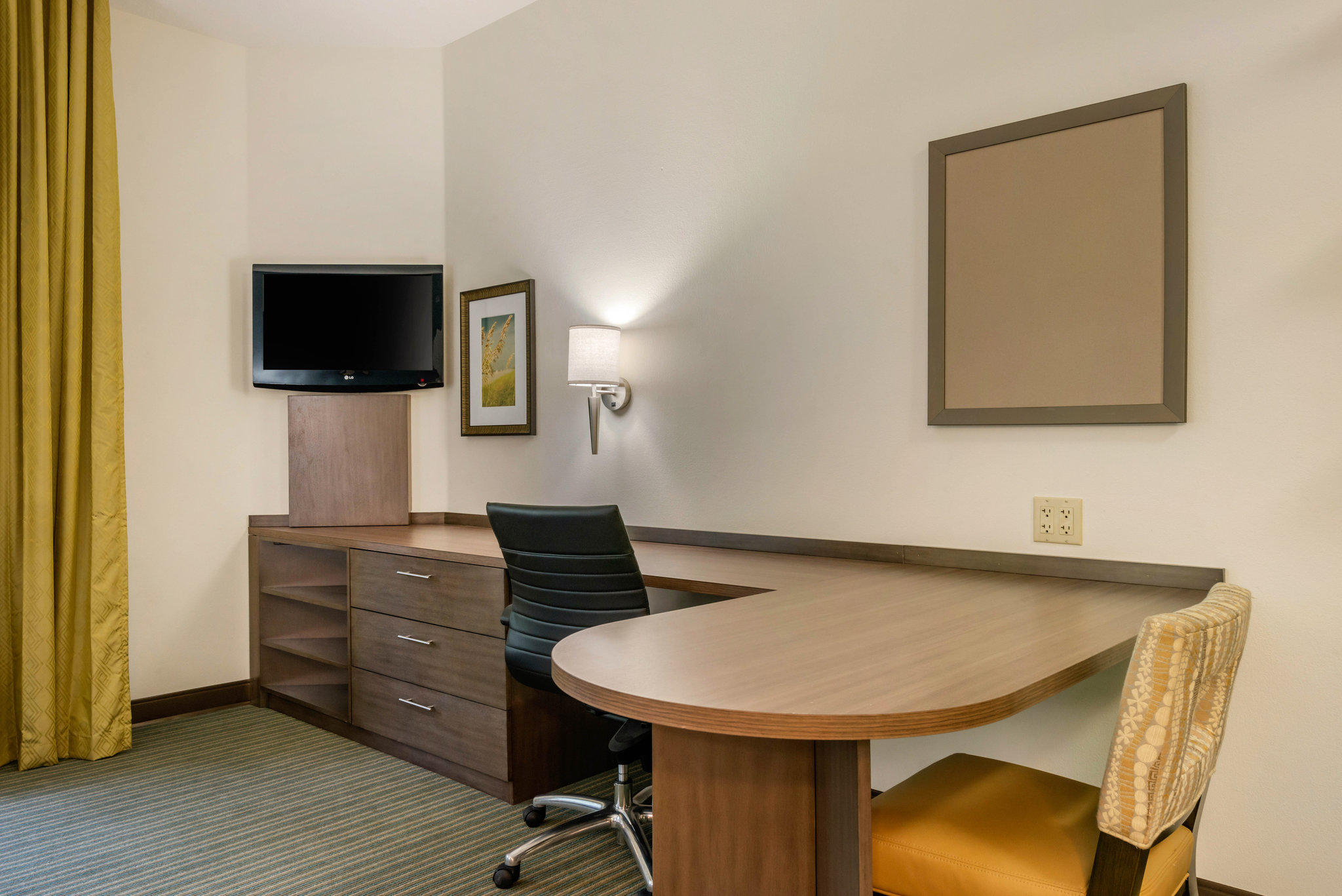 Candlewood Suites Fort Myers-Sanibel Gateway Photo