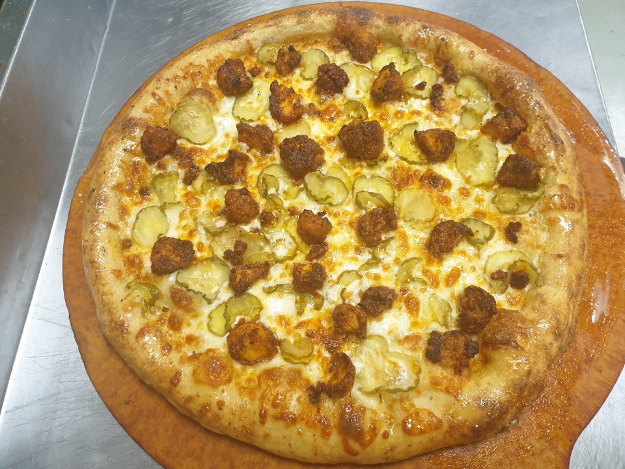 18" NY Style Nashville Hot Chicken Pizza