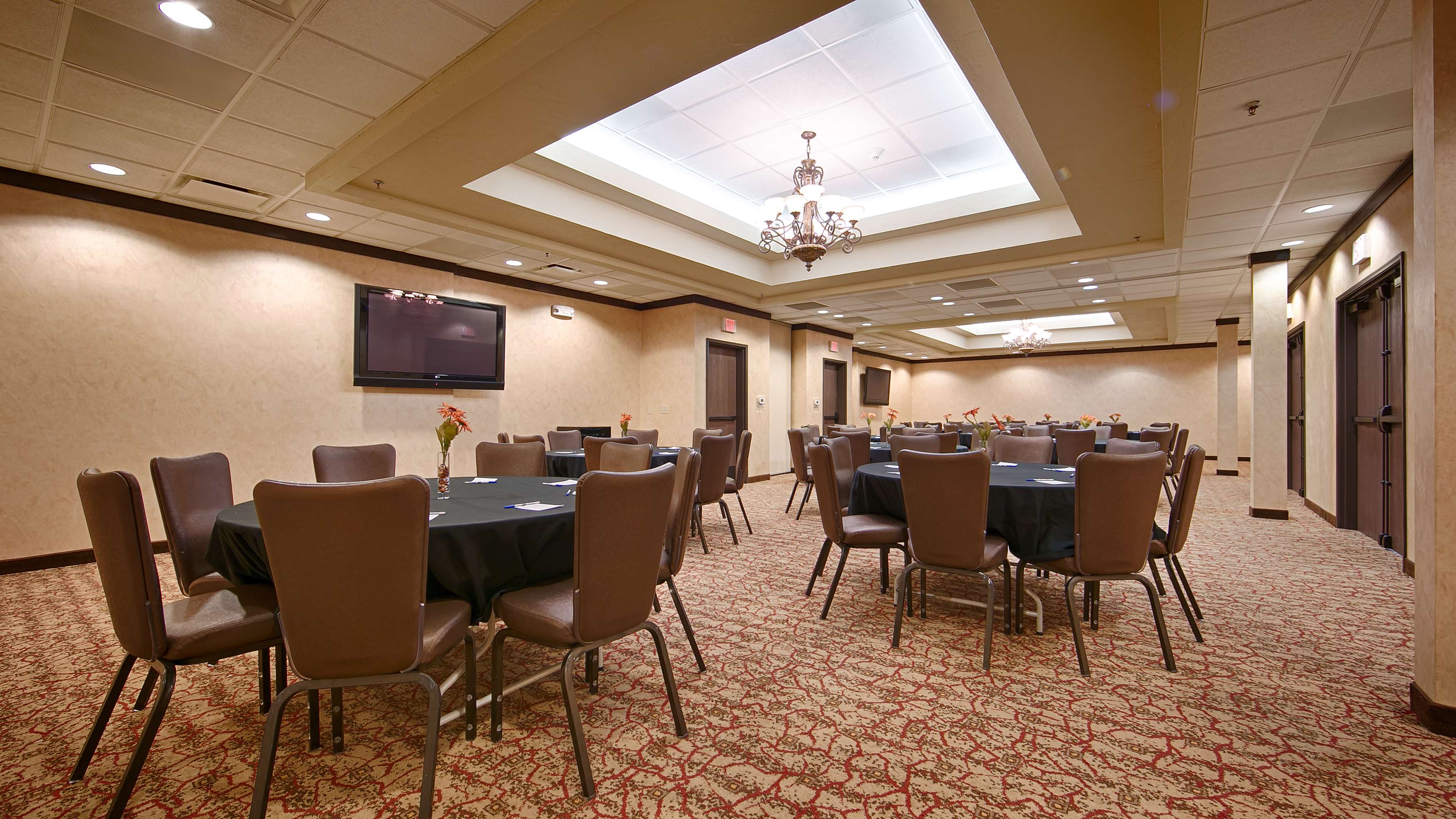 Best Western Plus Cimarron Hotel & Suites Photo