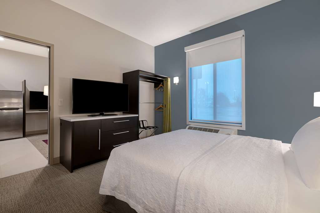 Home2 Suites by Hilton Redding Image