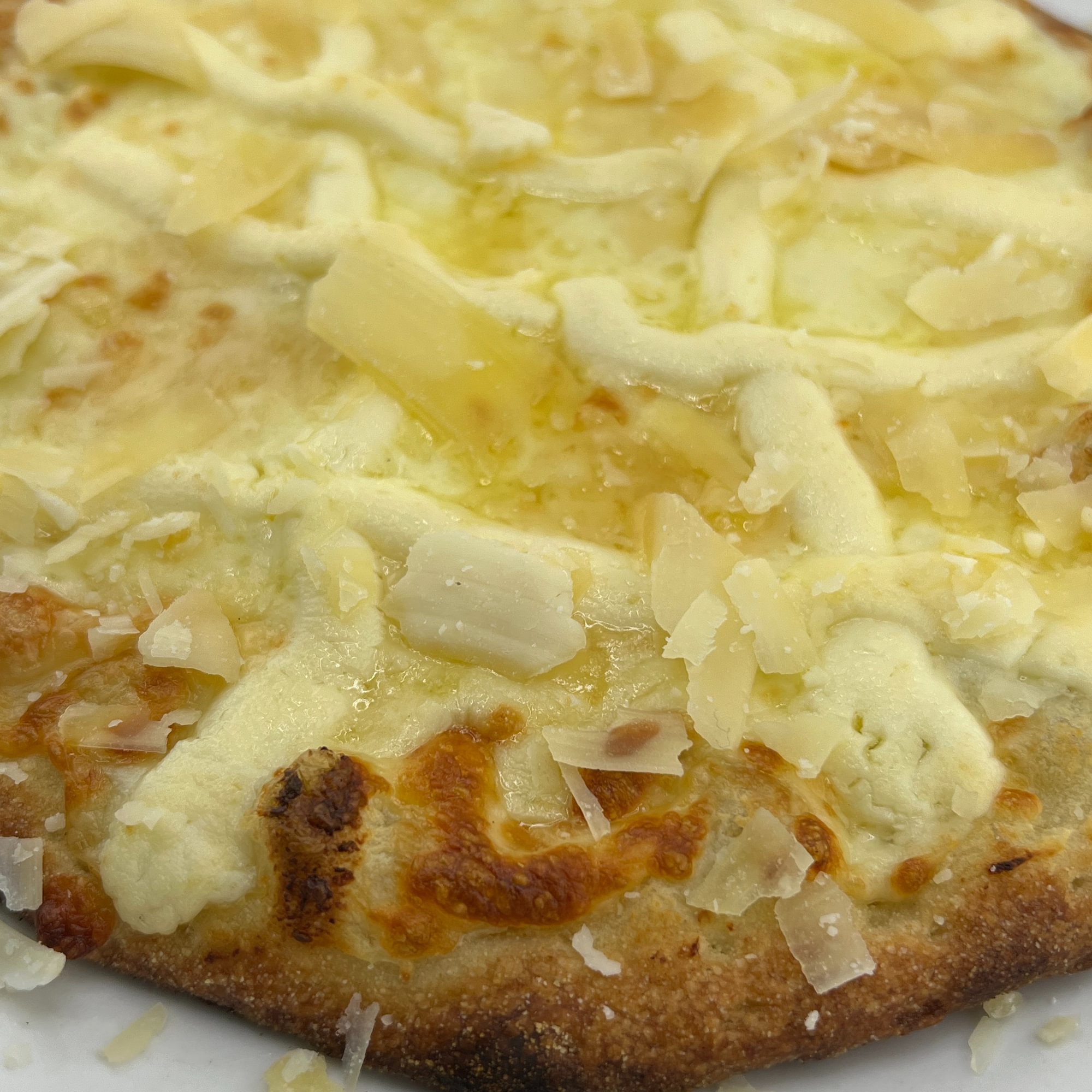 Cinco Queijos Pizza (Five Cheese Pizza)
