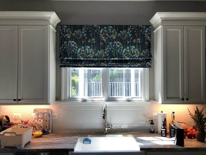 Talk about perfect pairings! Our Roman Shades are a great fit for these elegant cabinets crowned in traditional trim from Alexandria! It doesn't hurt that they match the greenery outside, too.  BudgetBlindsArlingtonAlexandria  RomanShades  AlexandriaVA  FreeConsultation