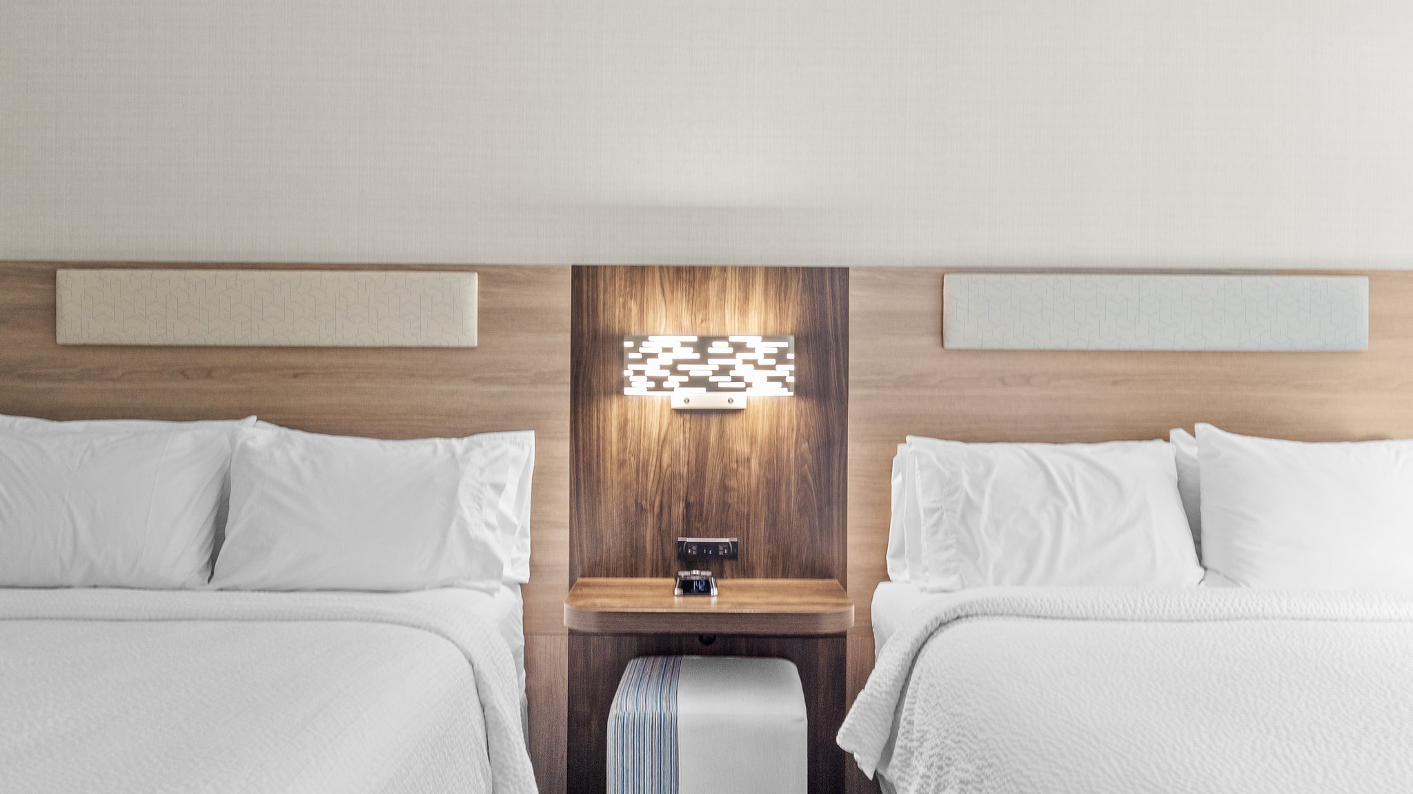 Holiday Inn Express & Suites Manchester-Airport by IHG Image